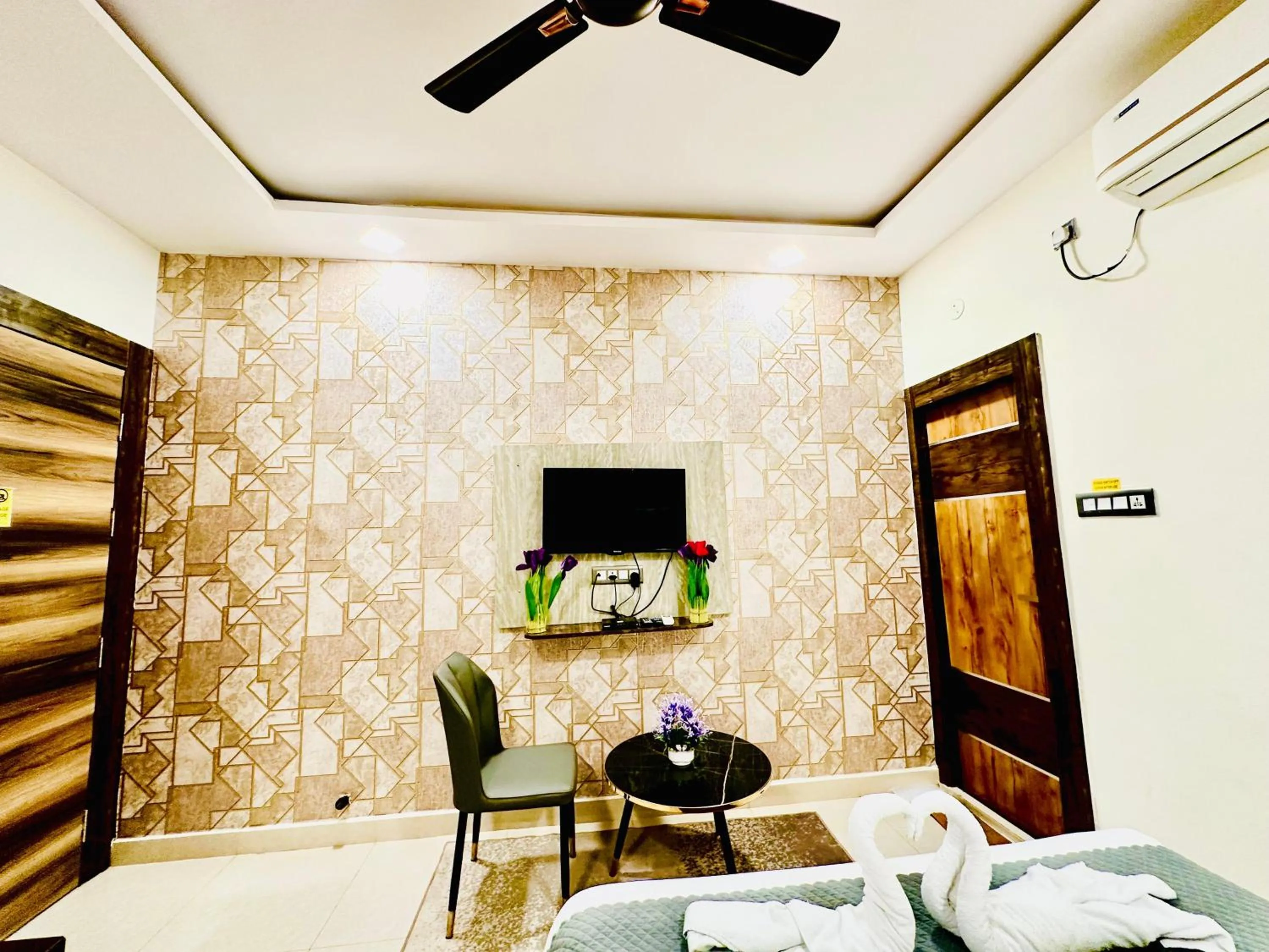 Property building, Bed in Hotel Sky International- Airport Zone Hyderabad