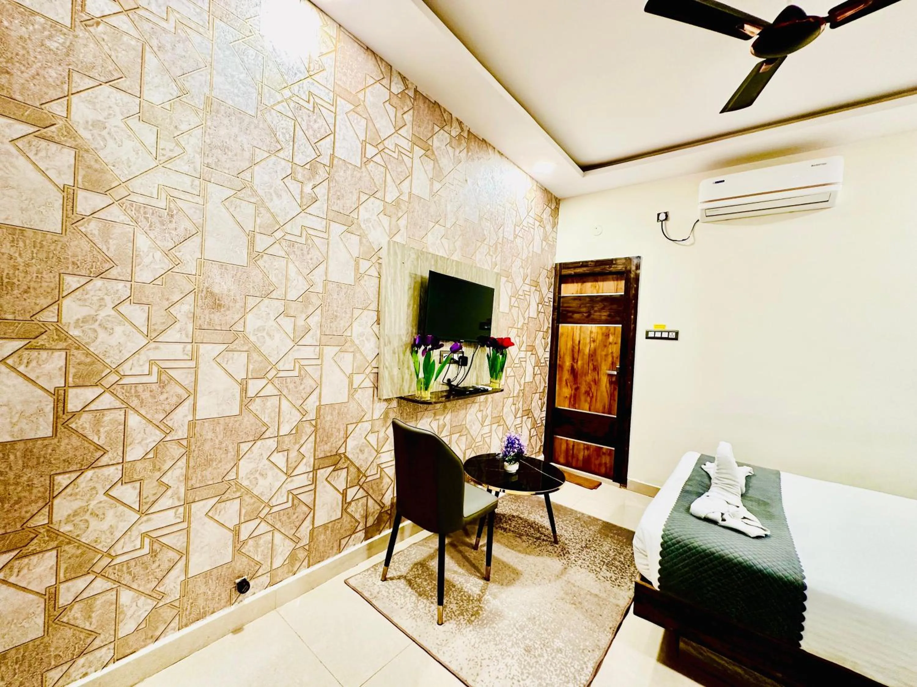 Property building, Bed in Hotel Sky International- Airport Zone Hyderabad