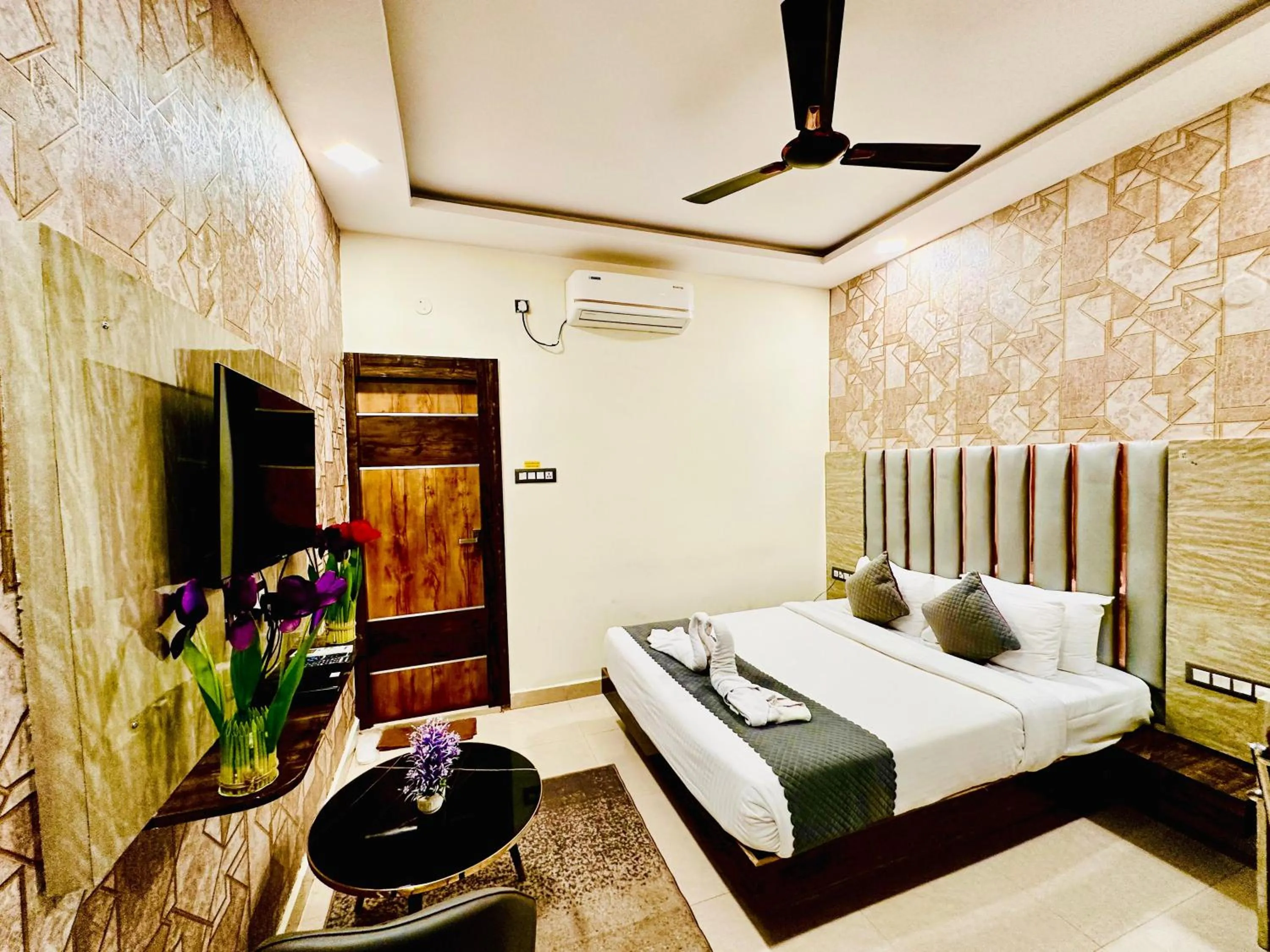 Property building, Bed in Hotel Sky International- Airport Zone Hyderabad