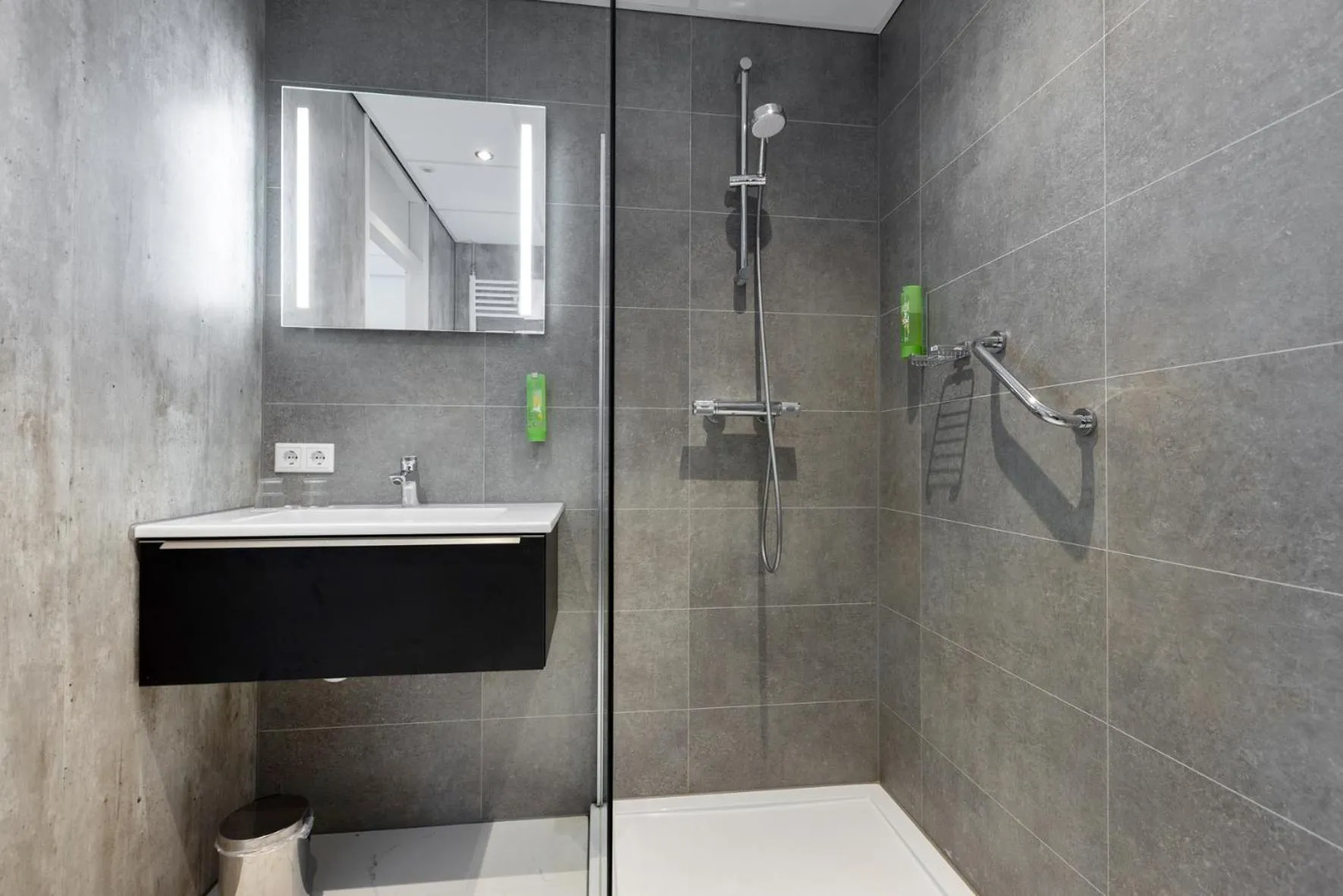 Bathroom in Aparthotel Delden