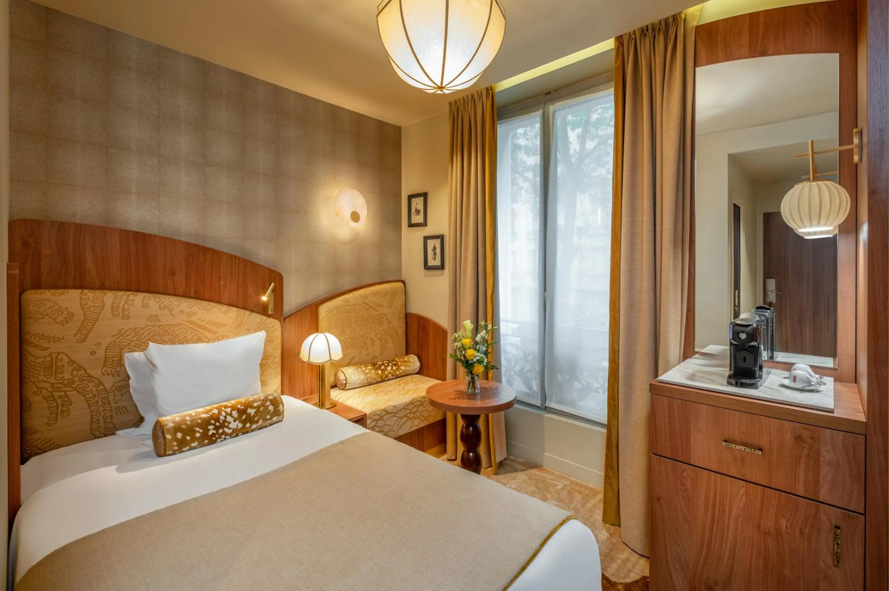 Bedroom, Bed in Hôtel La Bourdonnais by Inwood Hotels