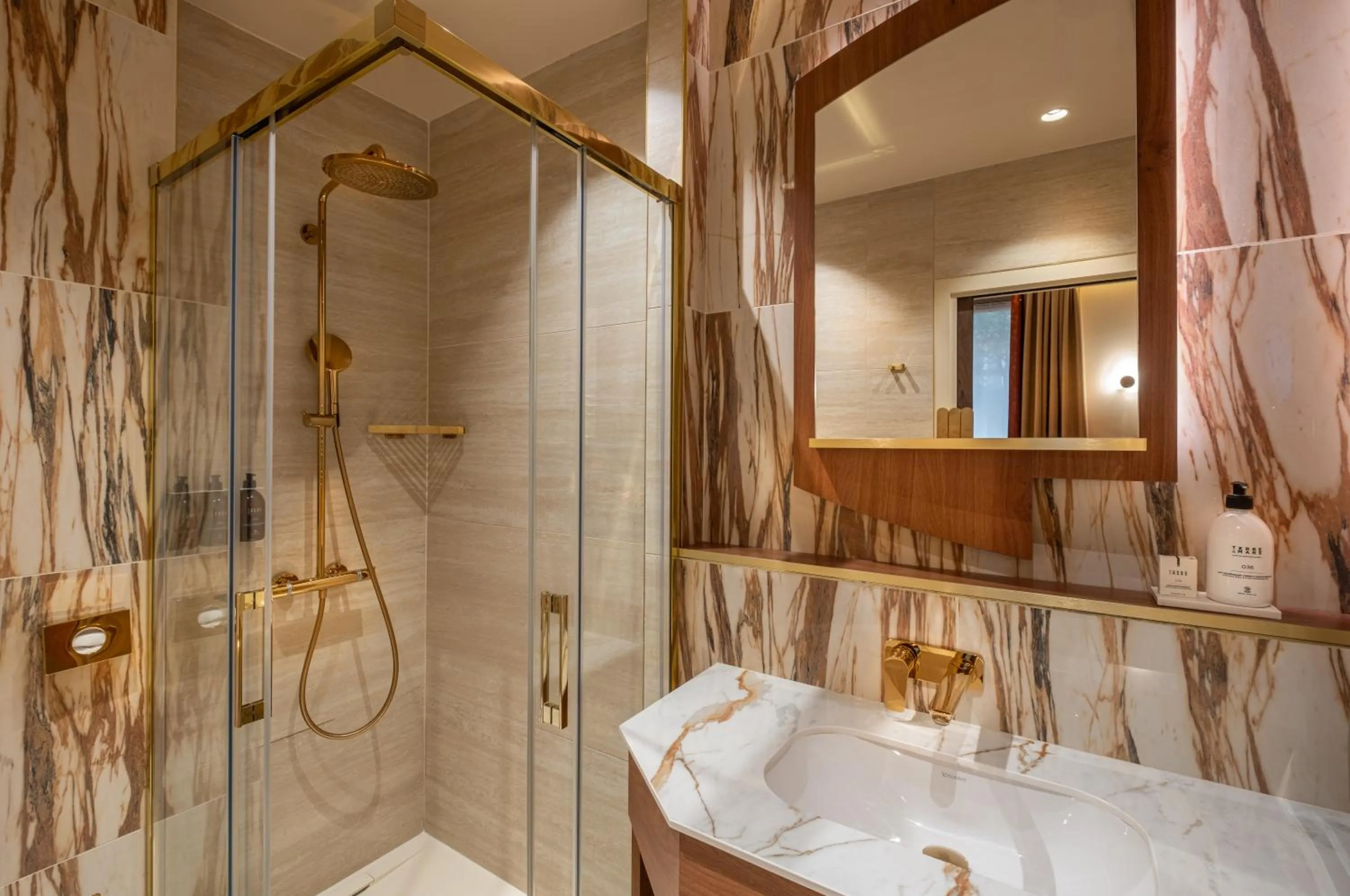 Bathroom in Hôtel La Bourdonnais by Inwood Hotels