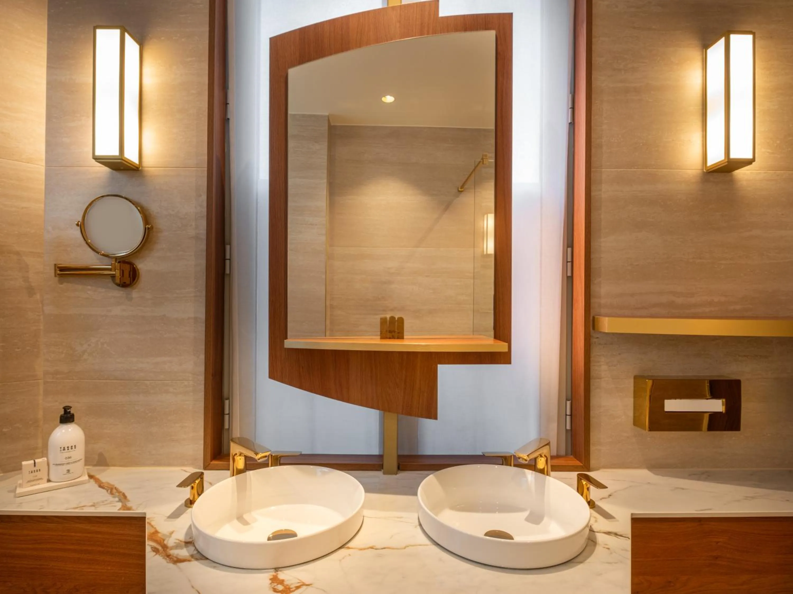 Bathroom in Hôtel La Bourdonnais by Inwood Hotels