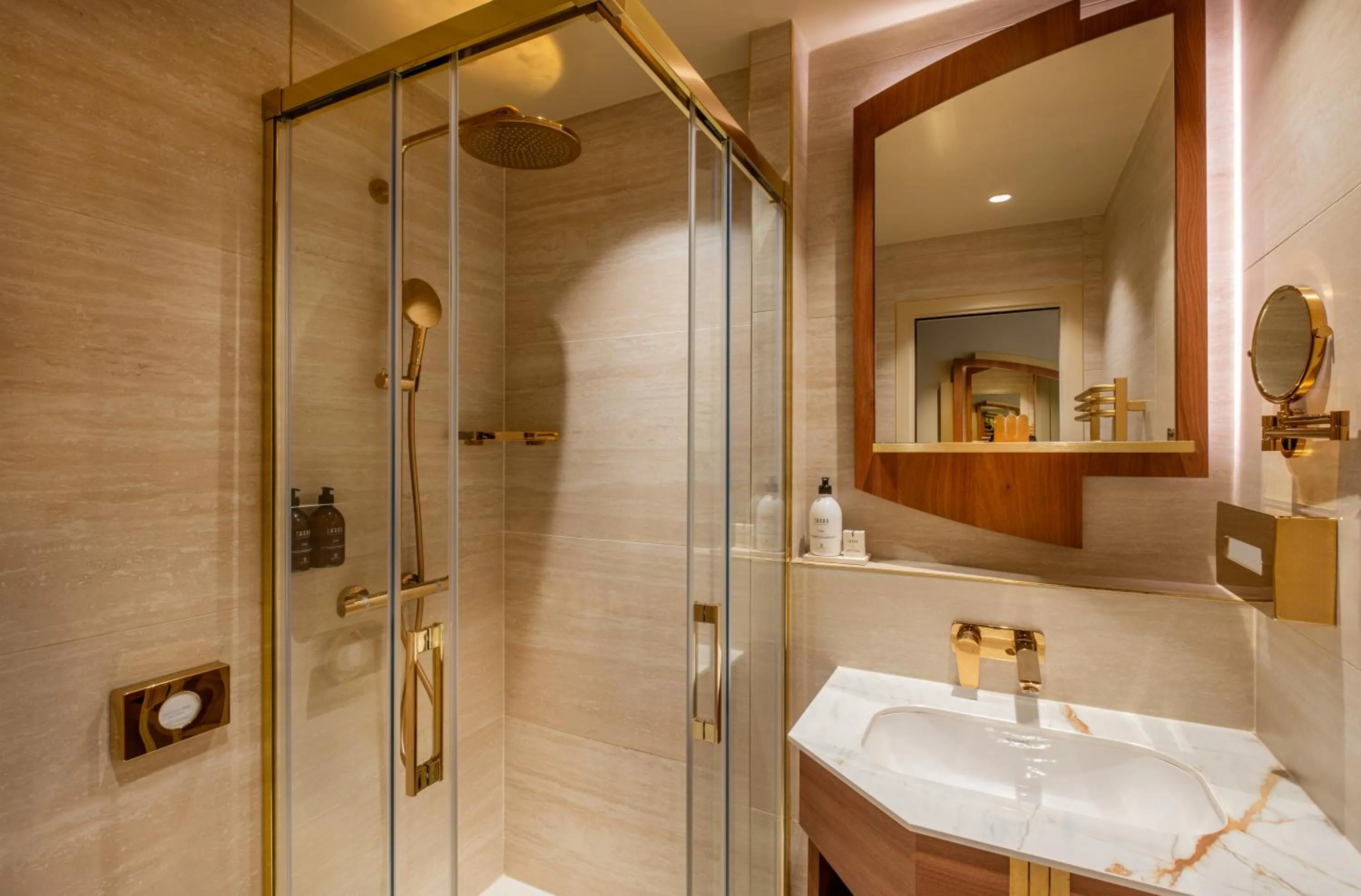 Shower in Hôtel La Bourdonnais by Inwood Hotels