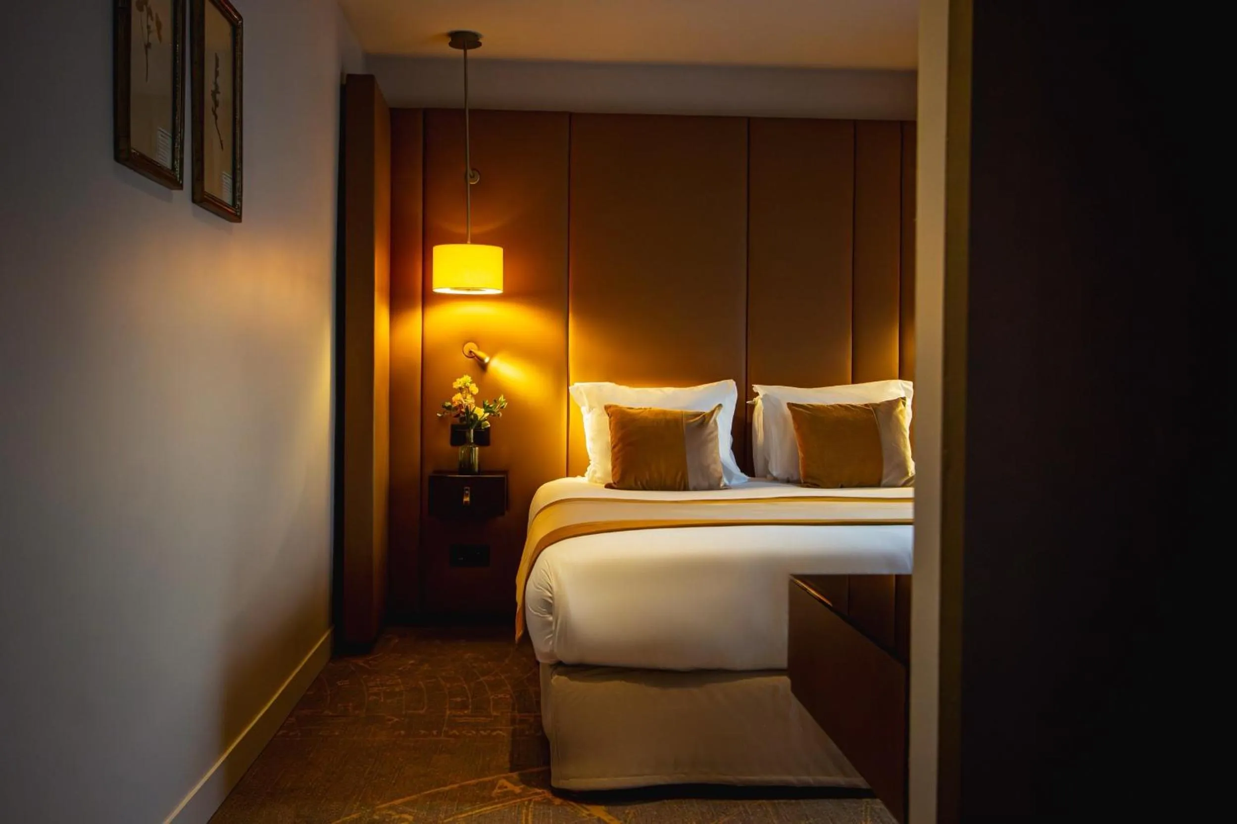 Bedroom, Bed in Hôtel La Bourdonnais by Inwood Hotels