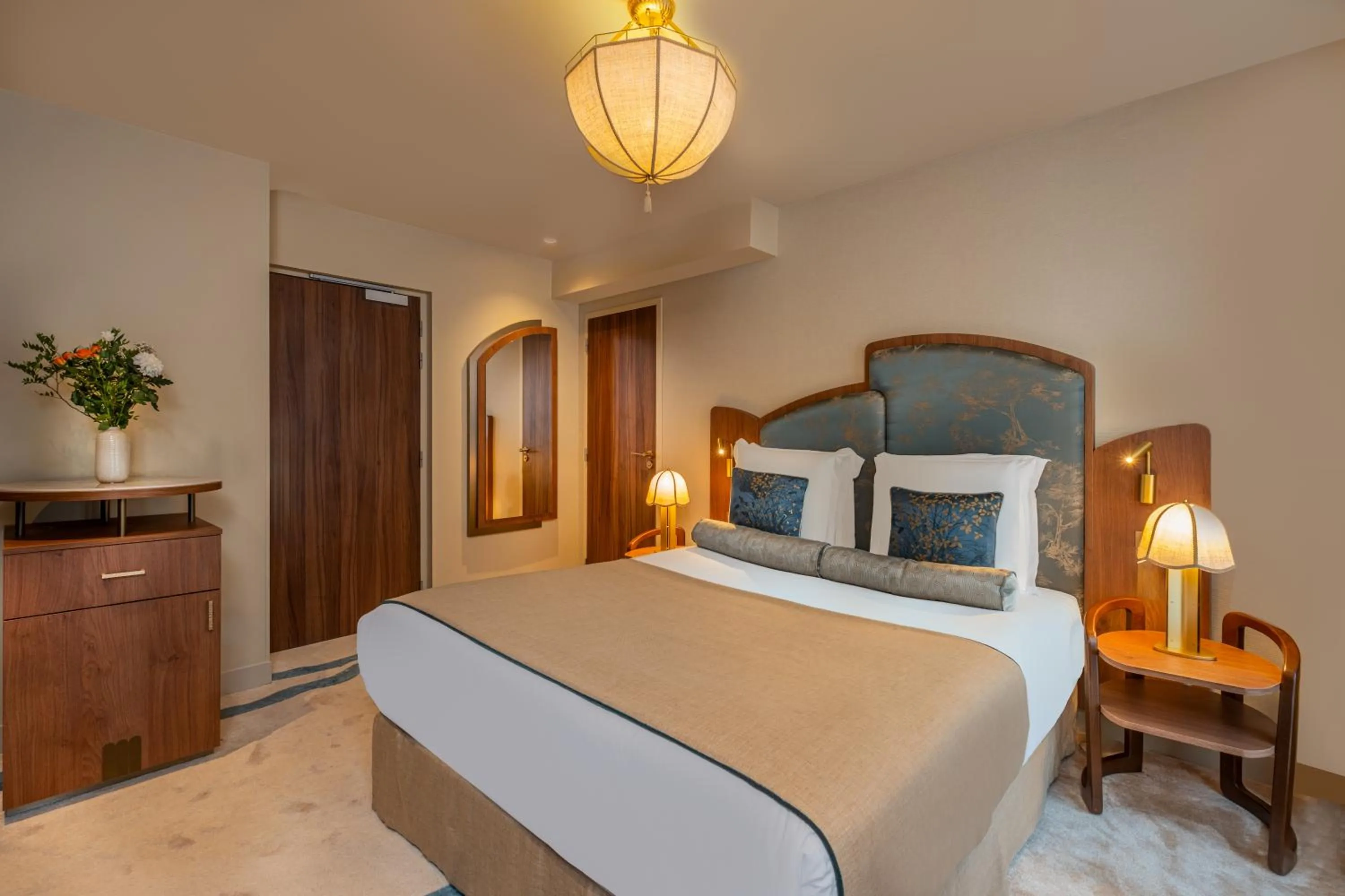 Bedroom, Bed in Hôtel La Bourdonnais by Inwood Hotels