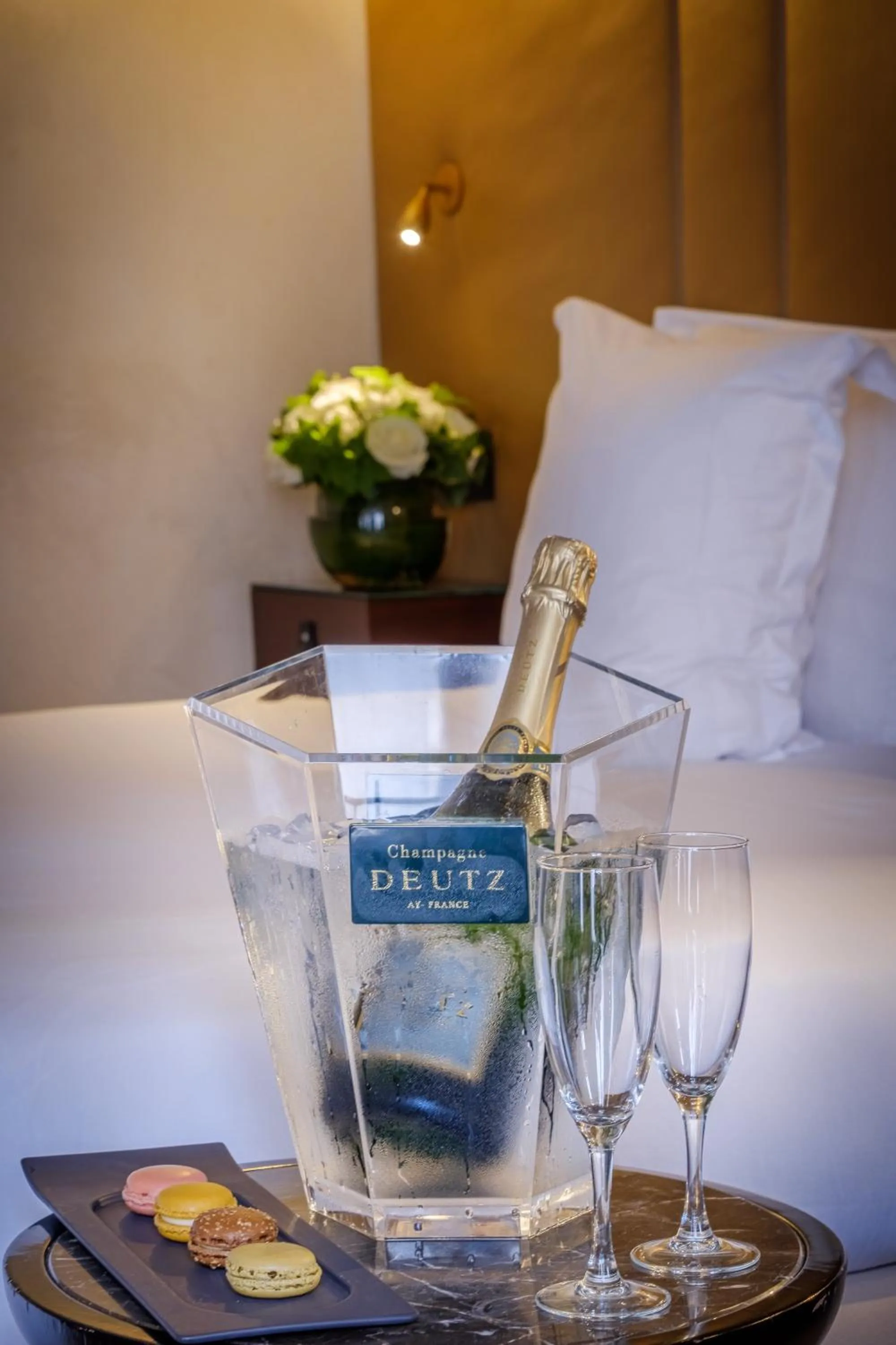 Food and drinks, Bed in Hôtel La Bourdonnais by Inwood Hotels