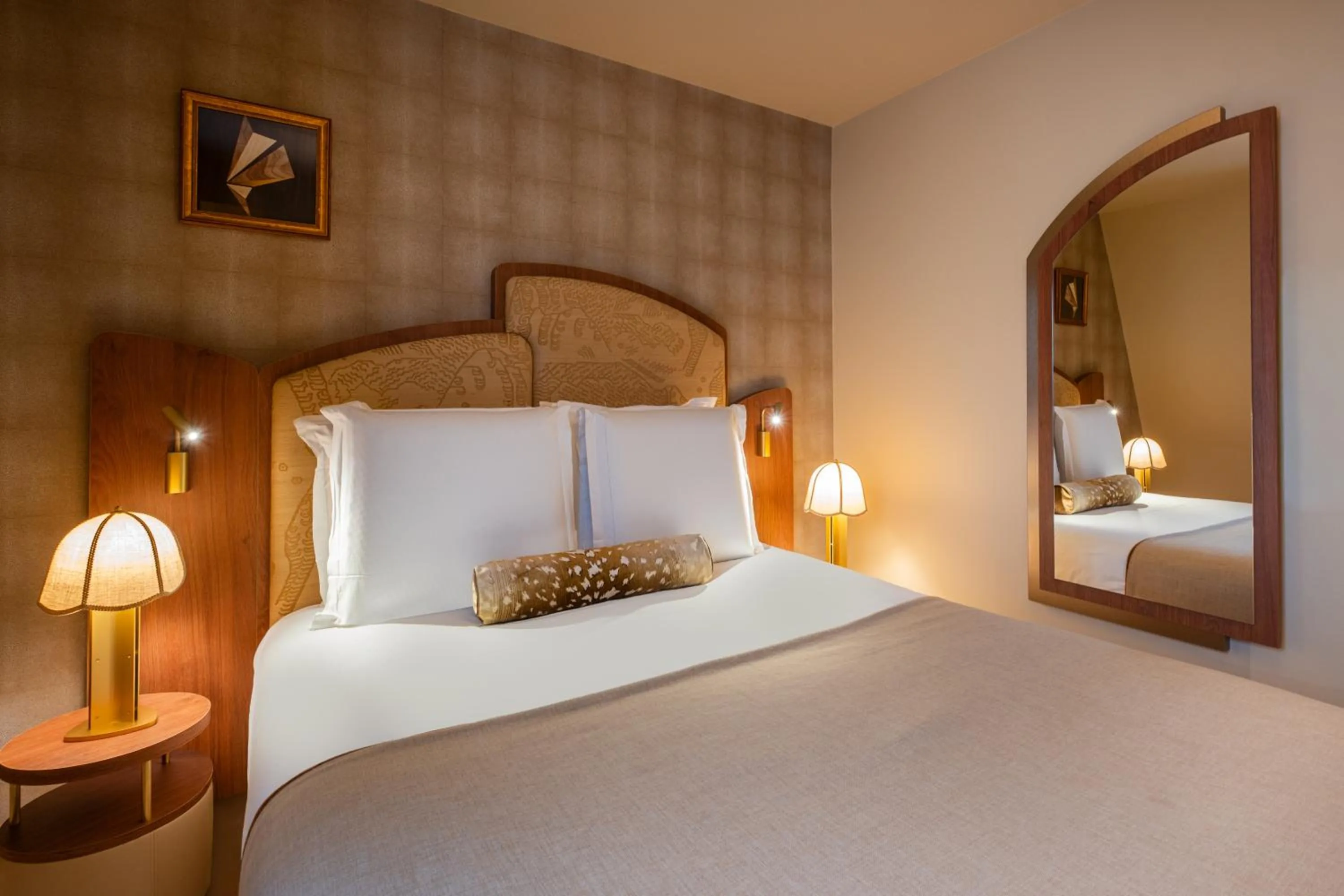 Bedroom, Bed in Hôtel La Bourdonnais by Inwood Hotels