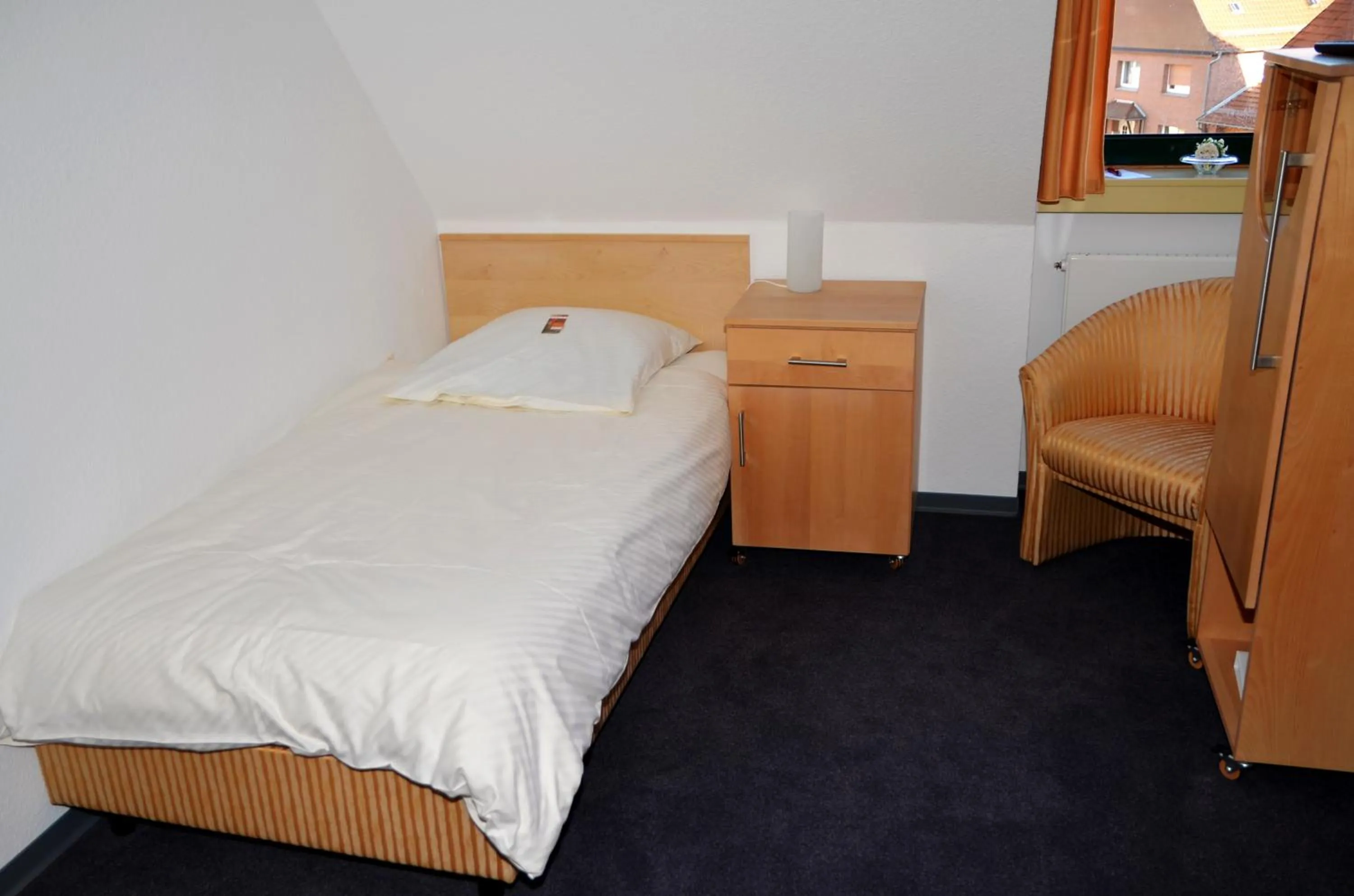 Bed in velcrea