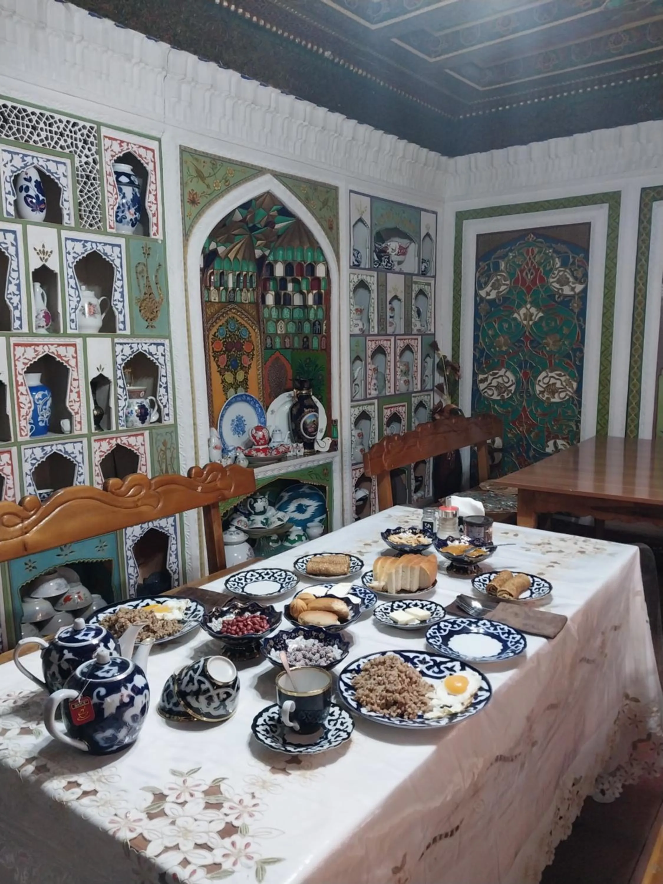 Restaurant/places to eat in Reyhana Unique House