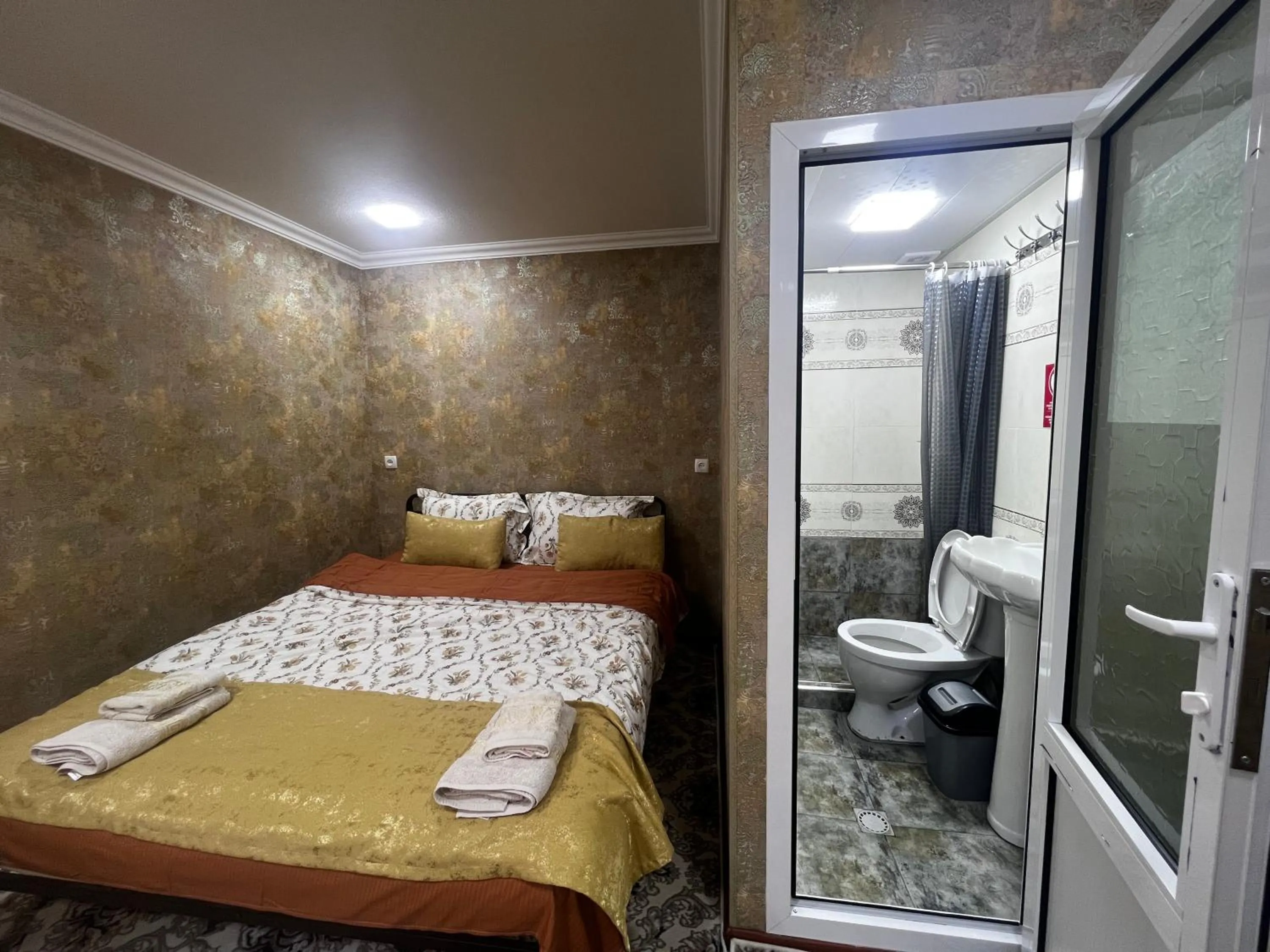 Shower, Bed in Reyhana Unique House