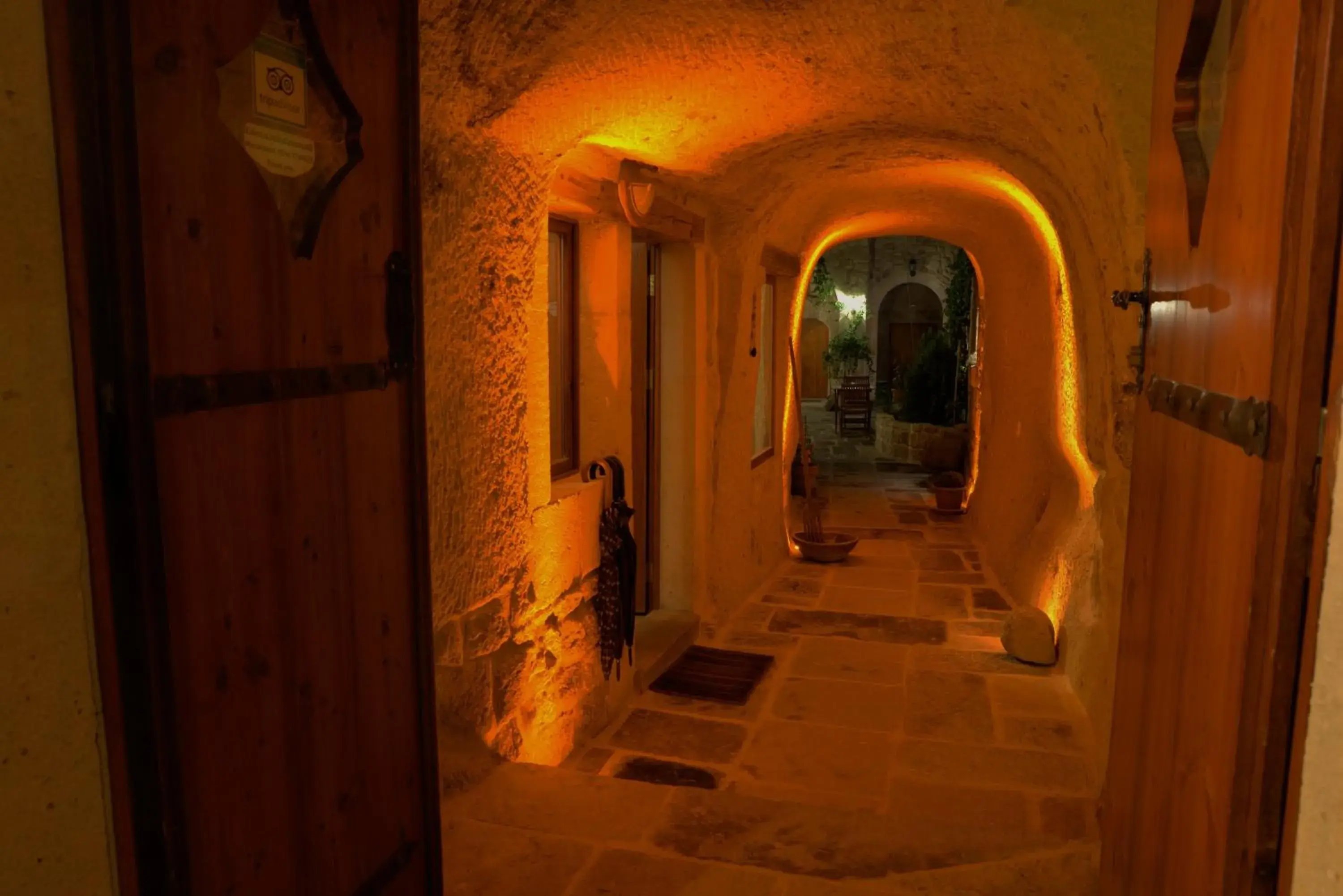Facade/entrance in Canyon Cave Hotel Facade/entrance in Canyon Cave Hotel
