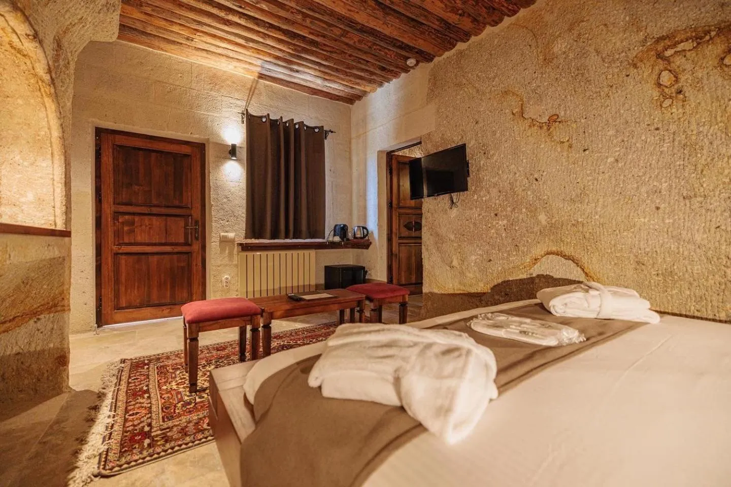 TV and multimedia, Bed in Canyon Cave Hotel