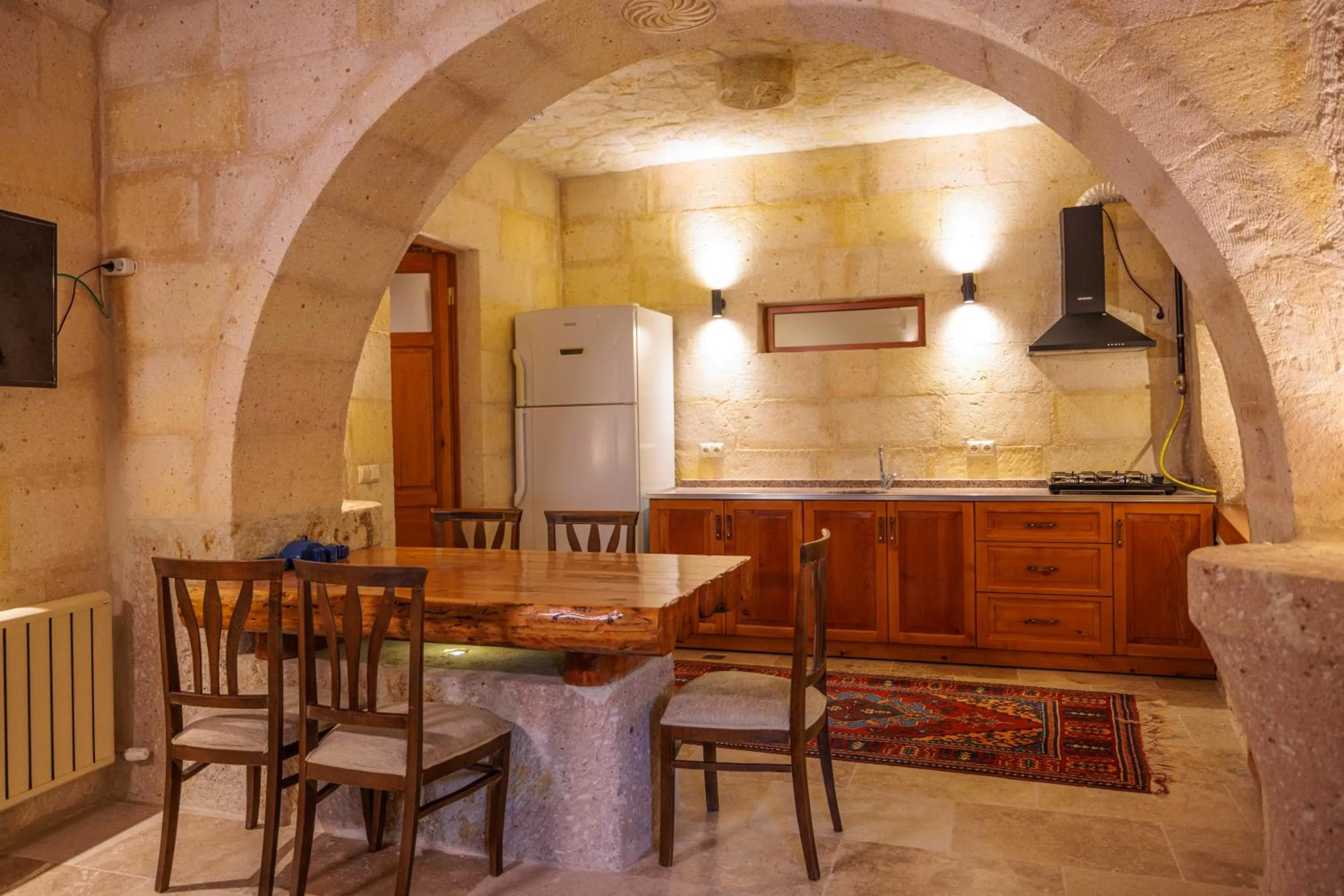 Kitchen or kitchenette in Canyon Cave Hotel