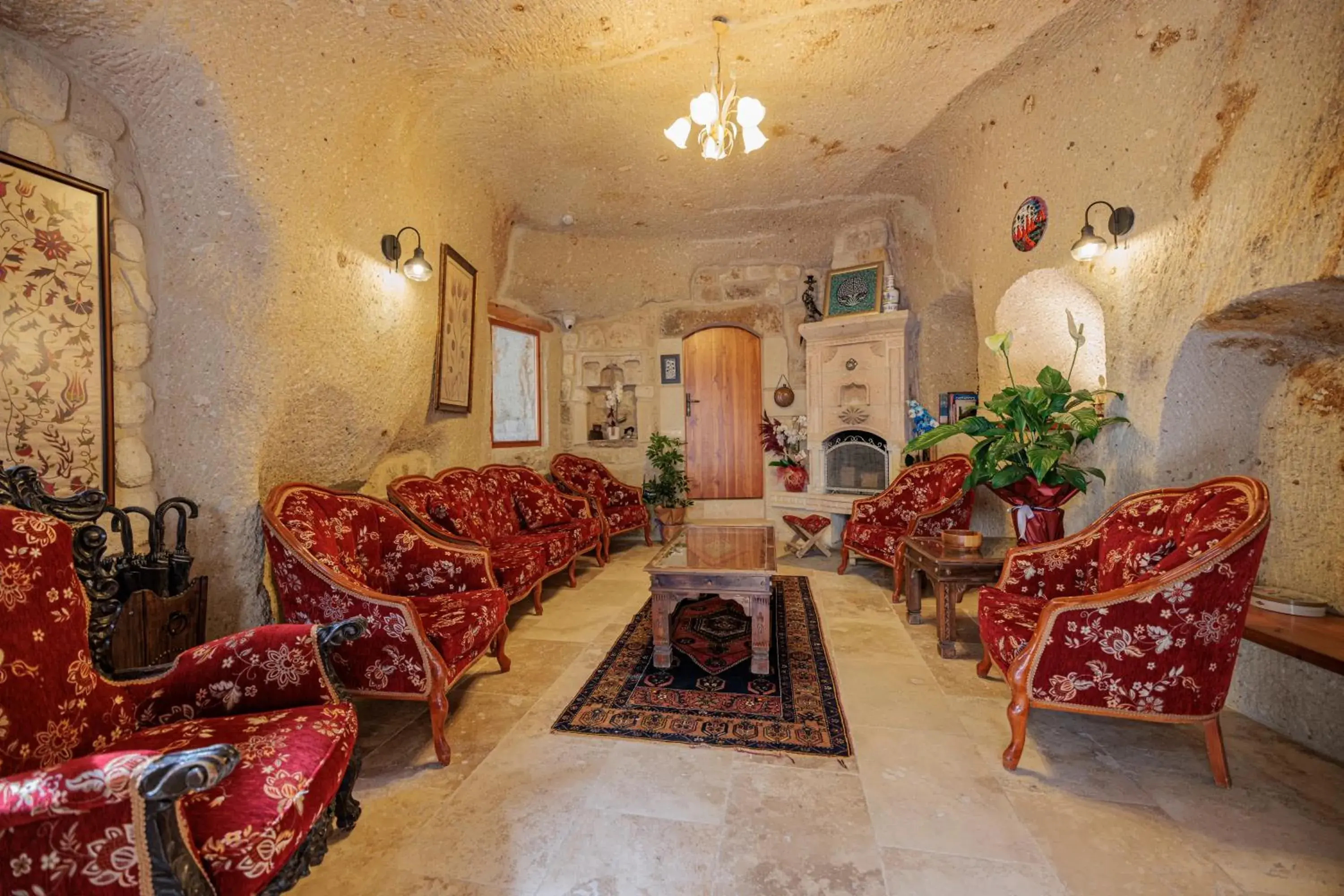 Lobby or reception in Canyon Cave Hotel Lobby or reception in Canyon Cave Hotel