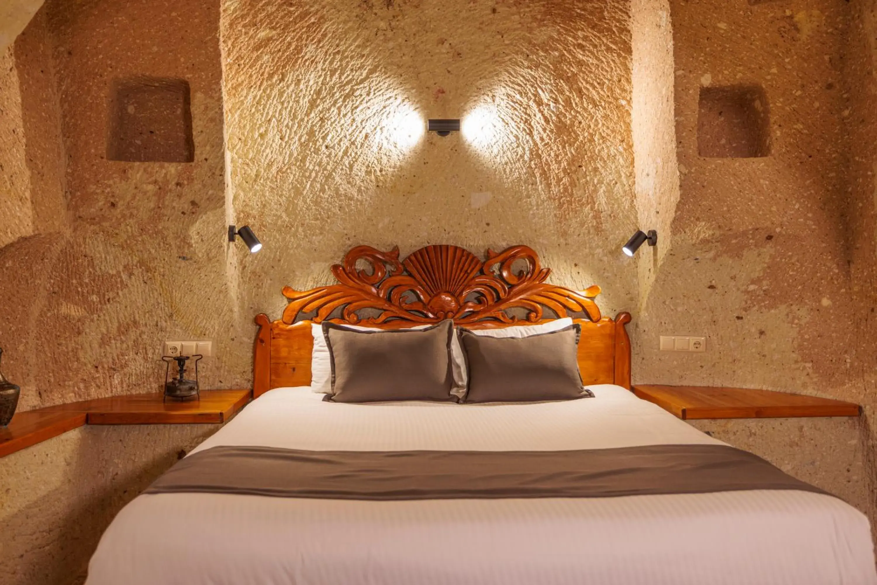 Bed in Canyon Cave Hotel Bed in Canyon Cave Hotel