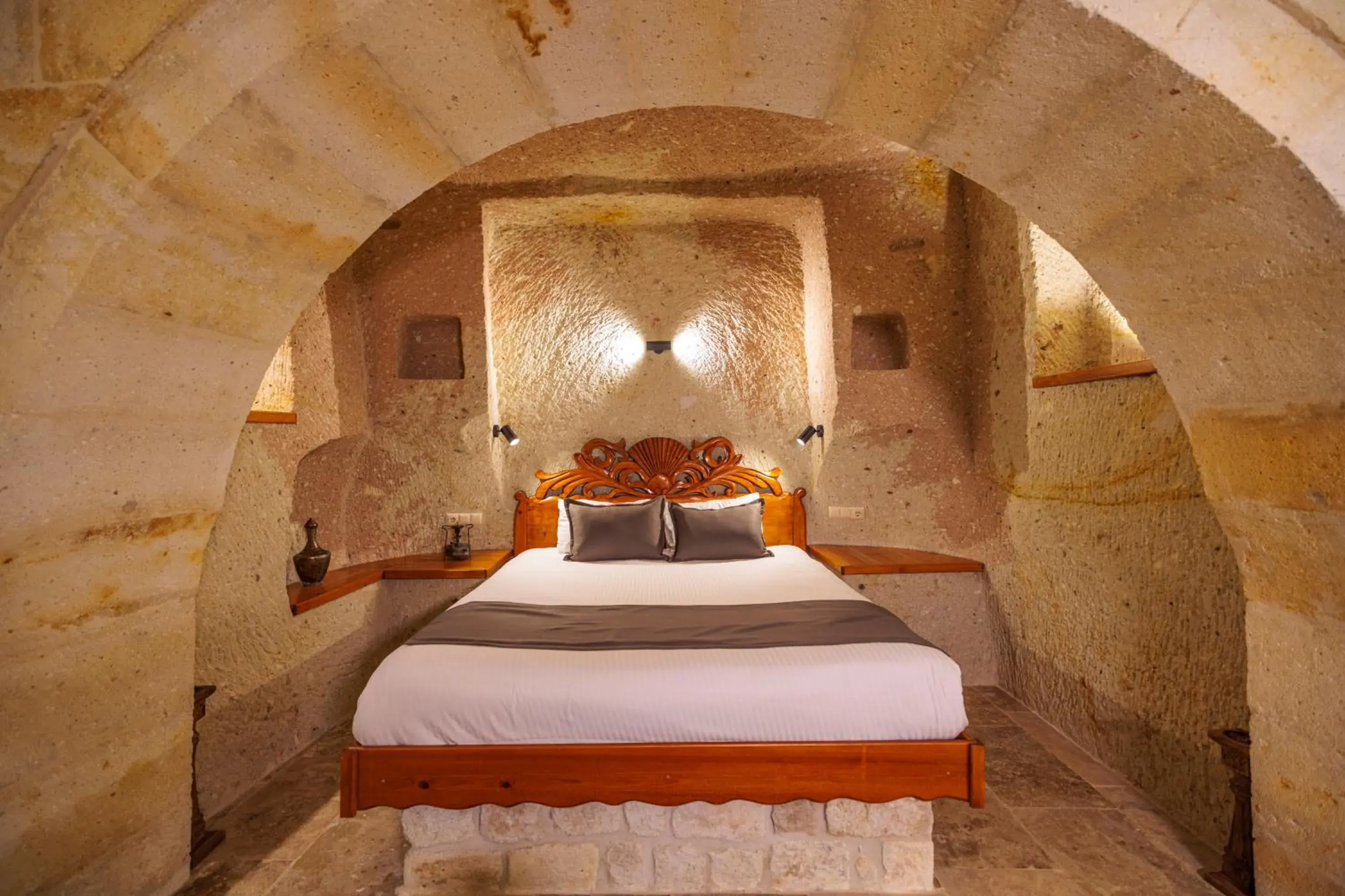 Bed in Canyon Cave Hotel Bed in Canyon Cave Hotel