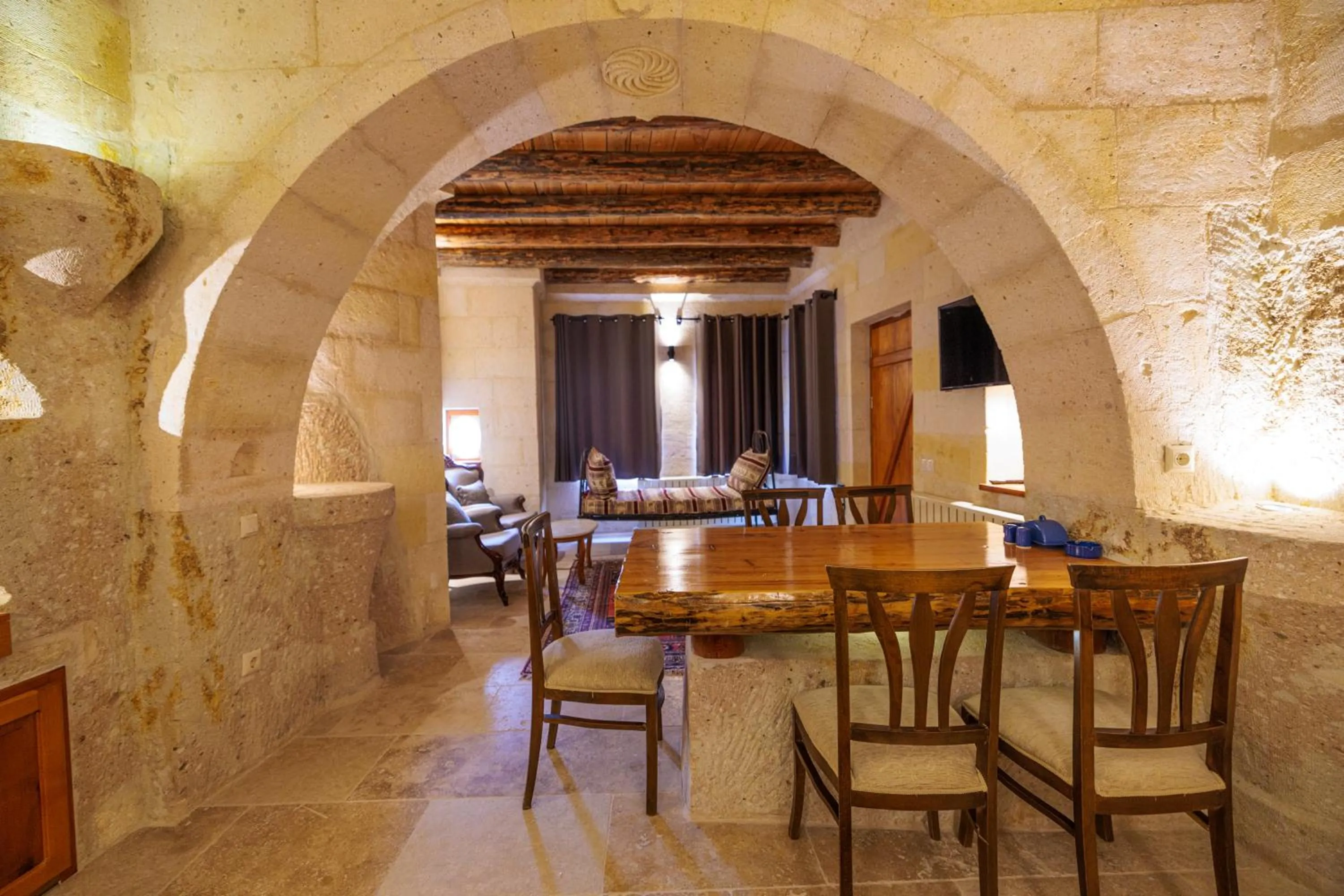 Living room in Canyon Cave Hotel