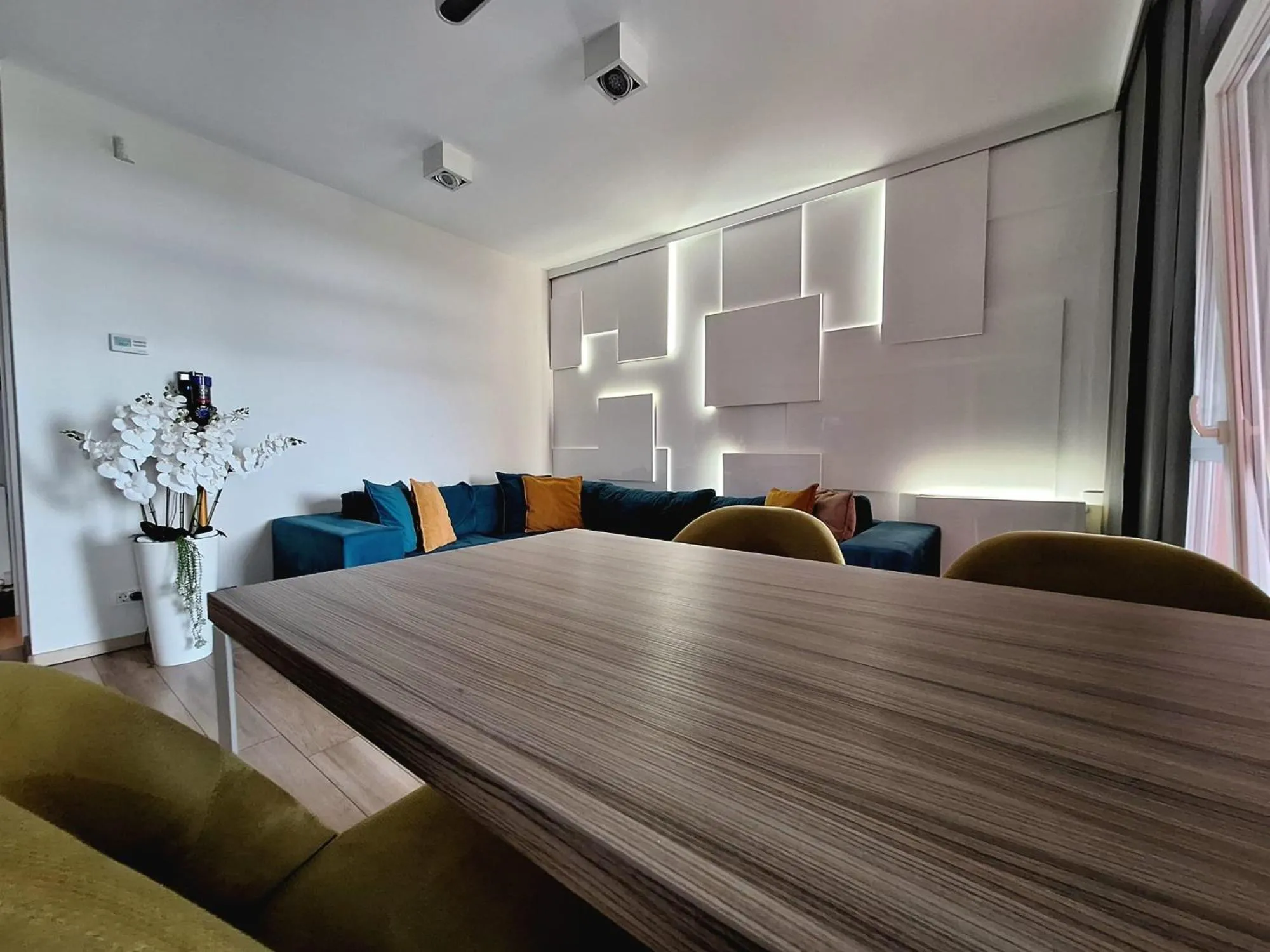 Living room in Panoramic view-Excelent location