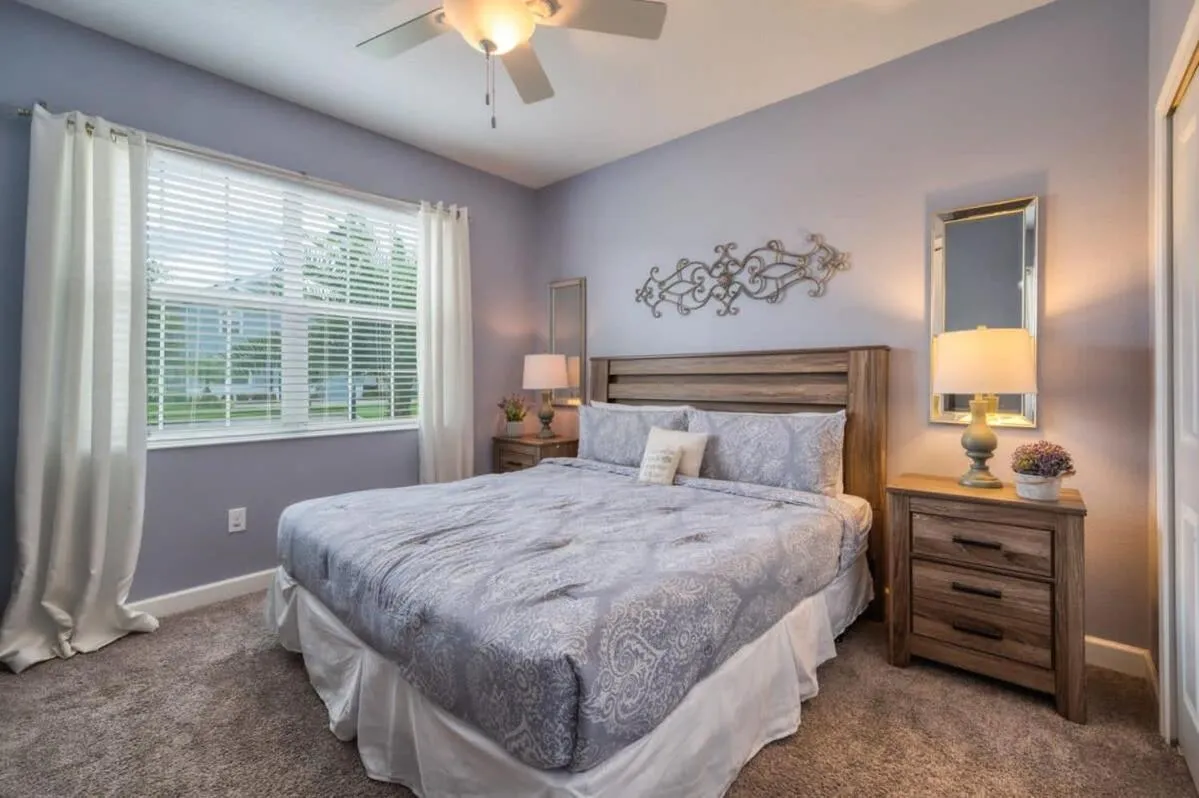 Bed in Stunning Home Private Pool Great Location