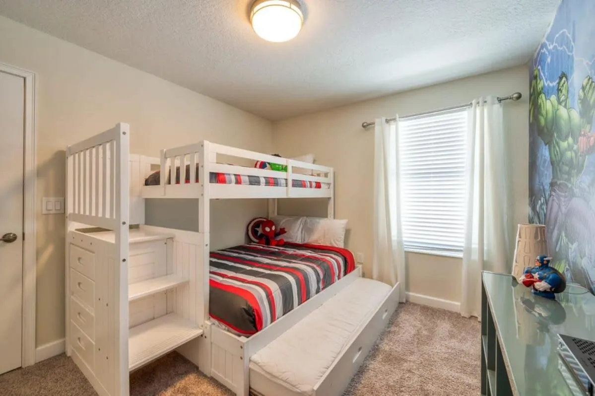 Bed in Stunning Home Private Pool Great Location