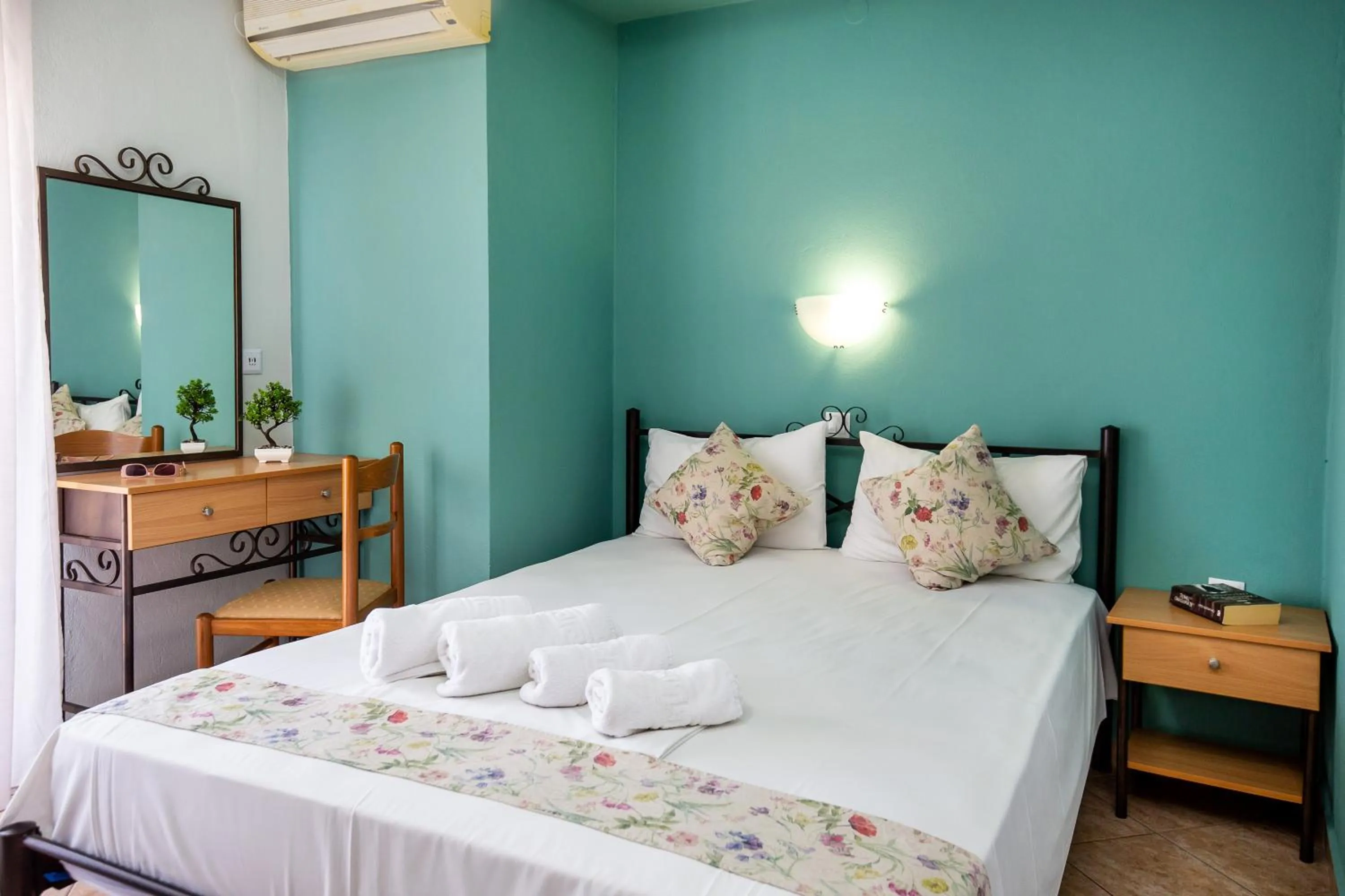 Bed in Famelia Studios Lampiris