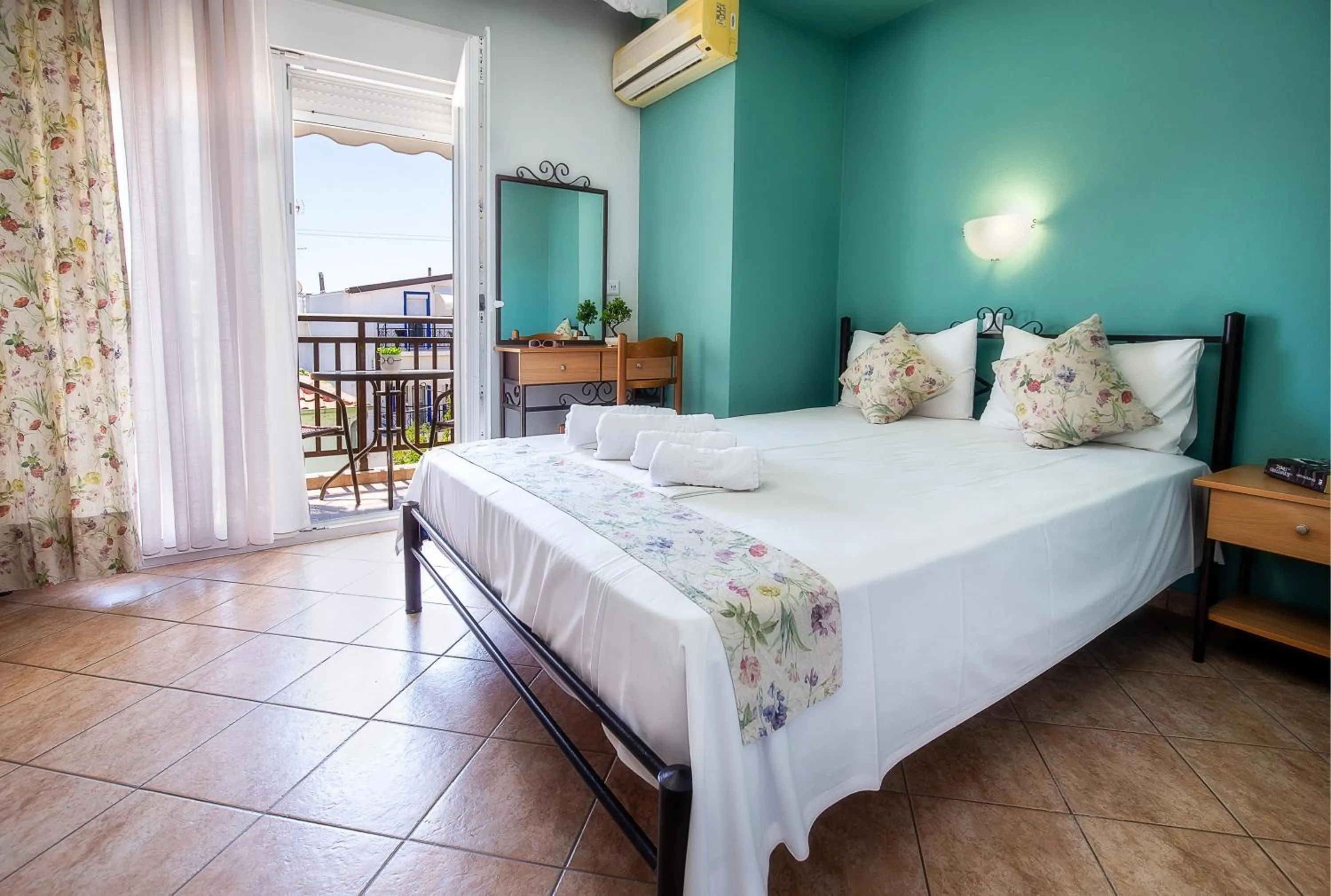 Bed in Famelia Studios Lampiris