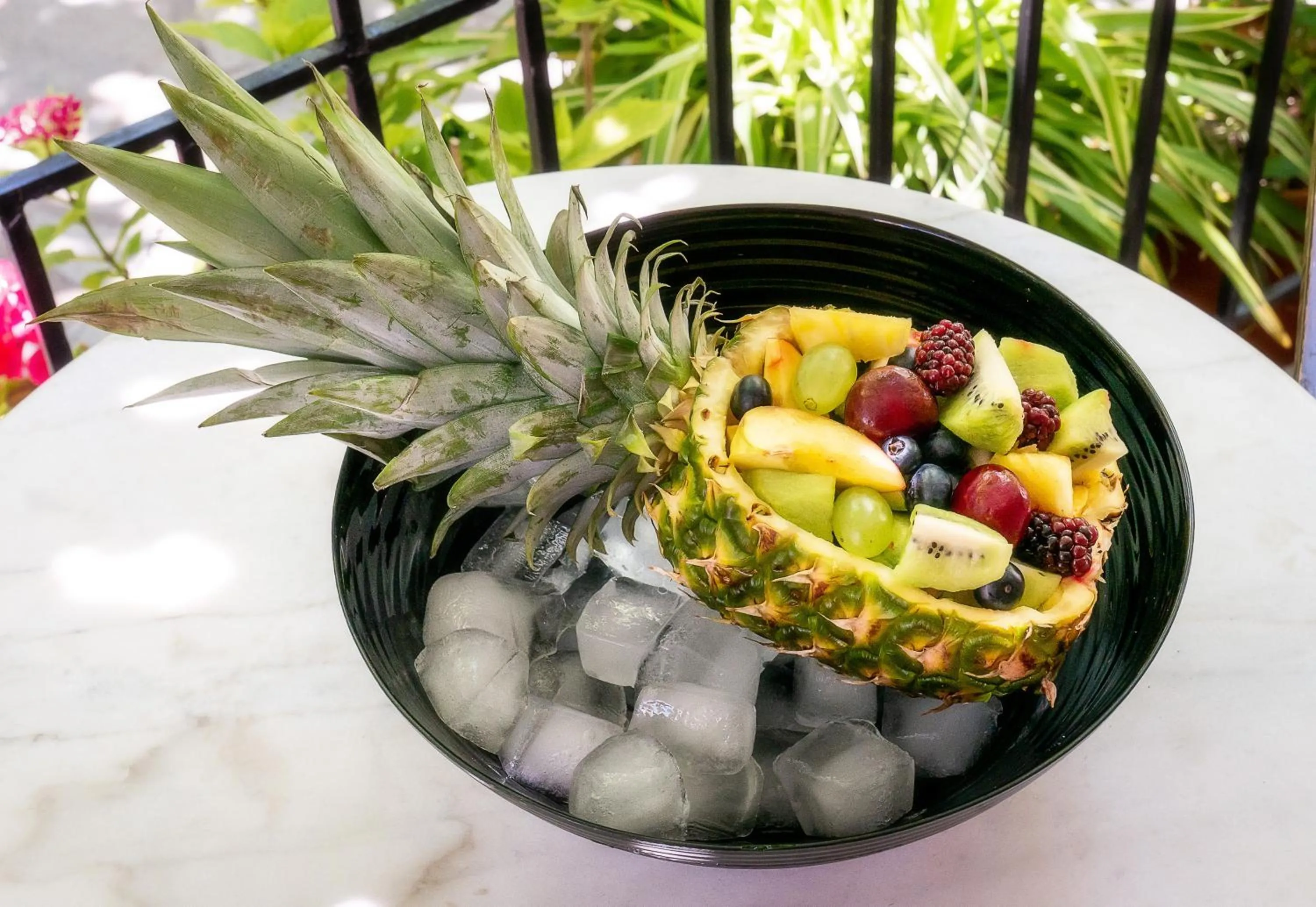 Decorative detail in Famelia Studios Lampiris