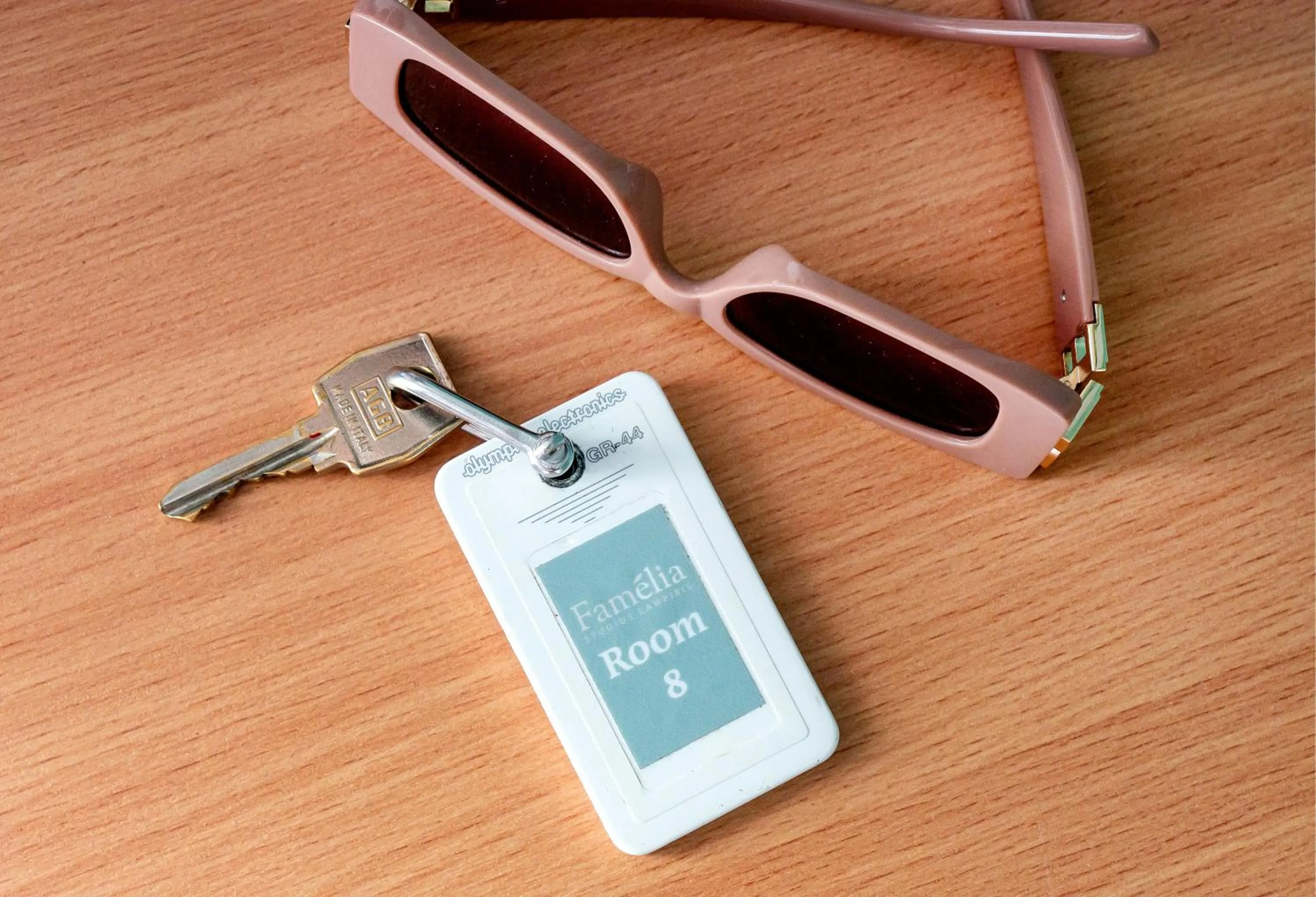 Decorative detail in Famelia Studios Lampiris