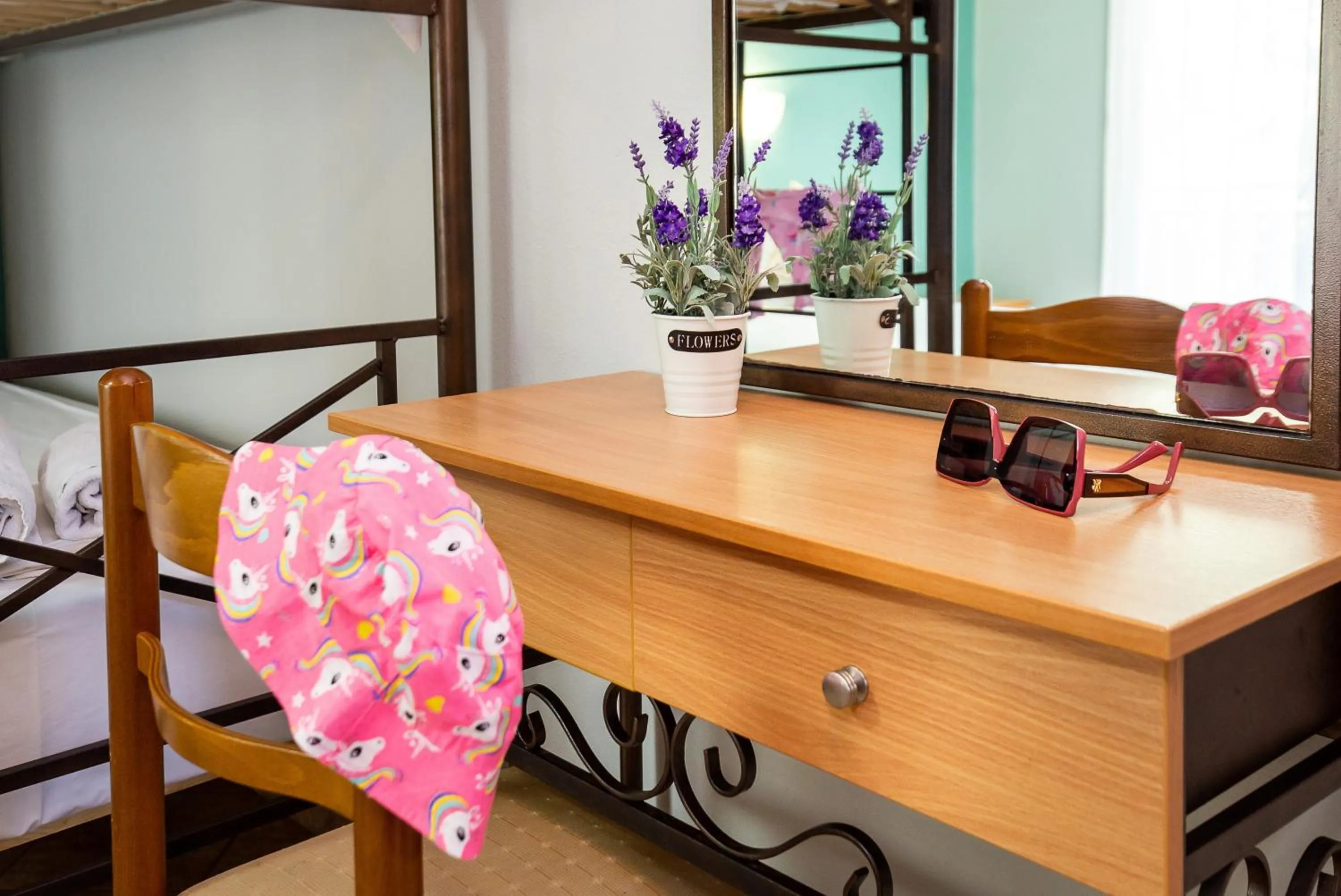 Decorative detail in Famelia Studios Lampiris