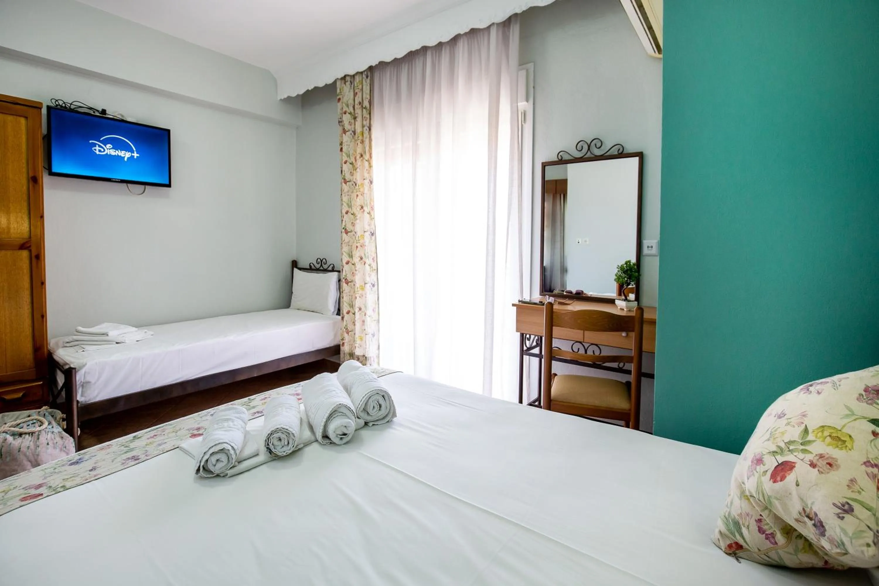 Bed in Famelia Studios Lampiris