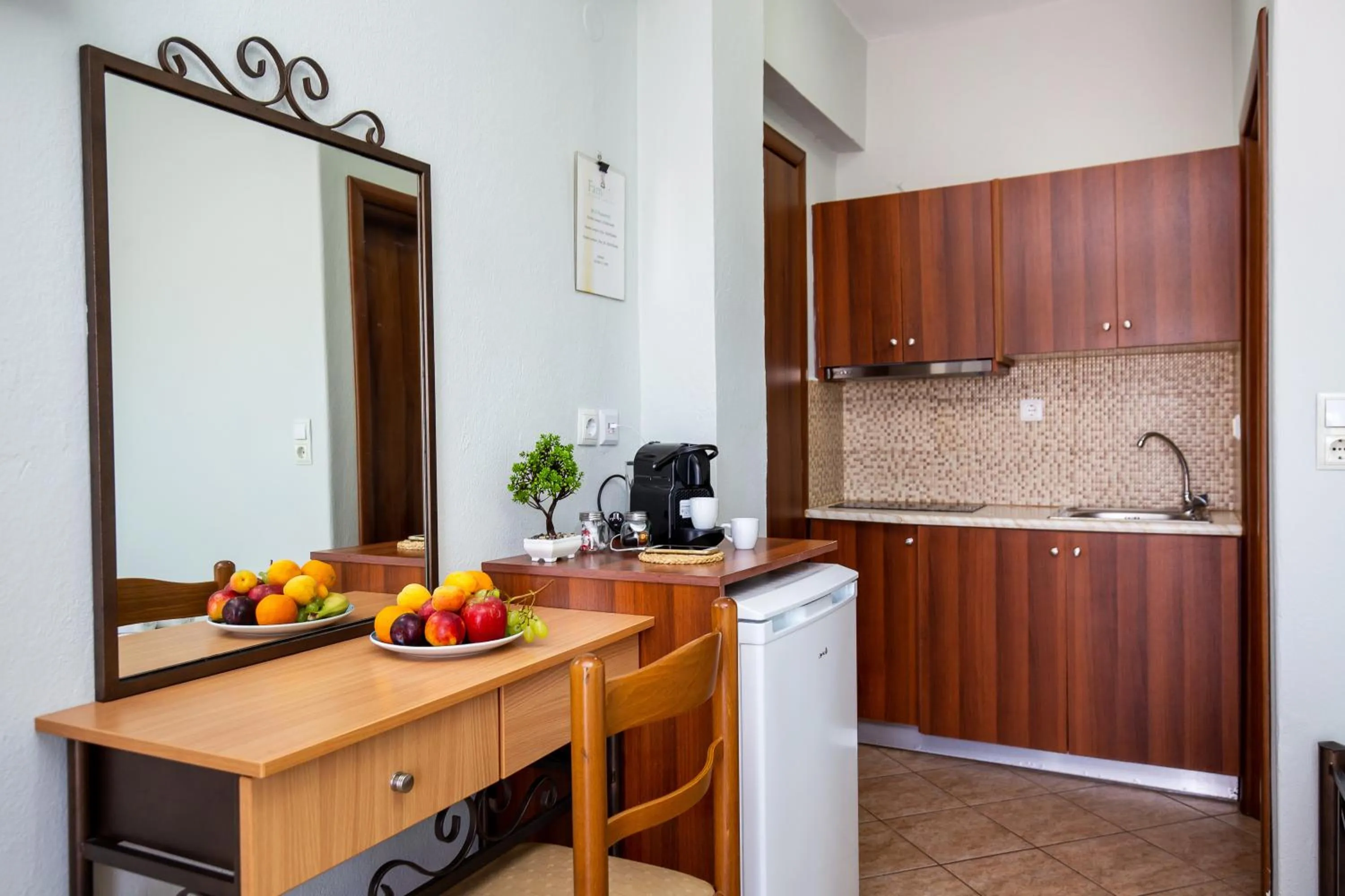 kitchen in Famelia Studios Lampiris