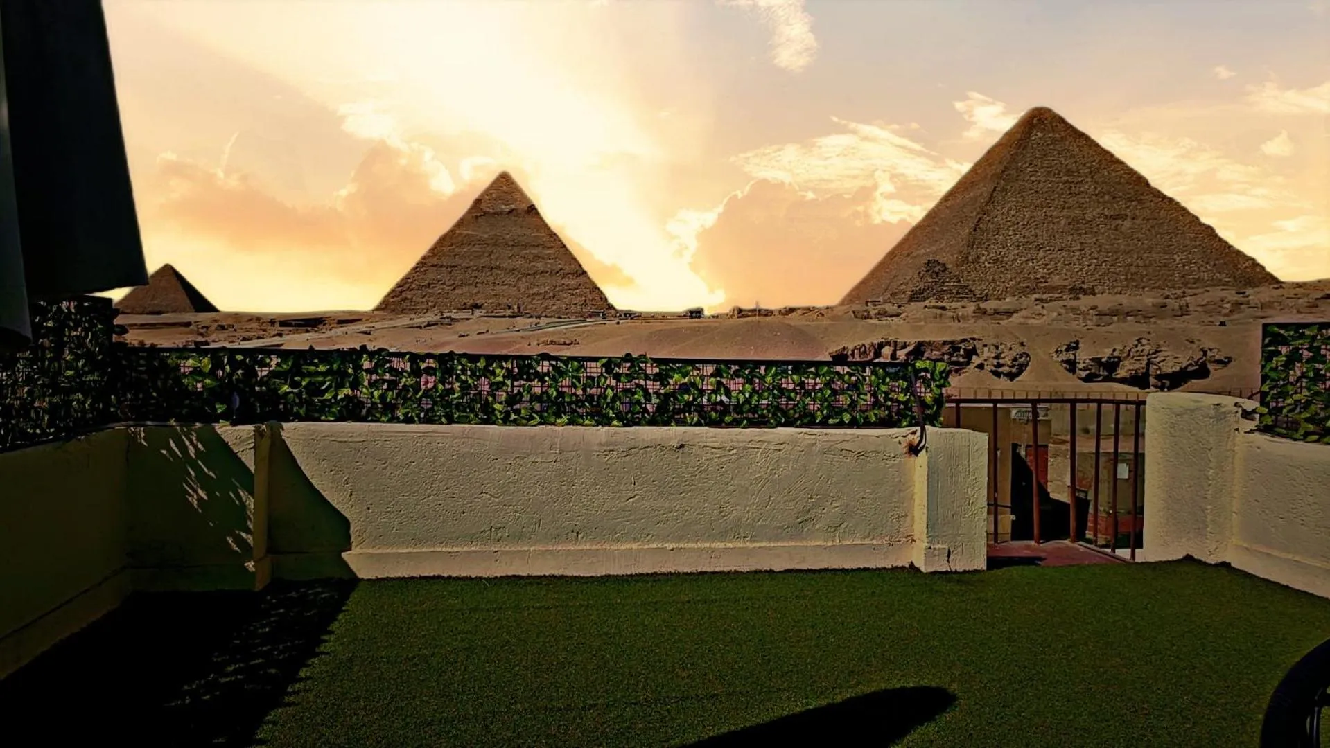 Patio in Solima Pyramids View