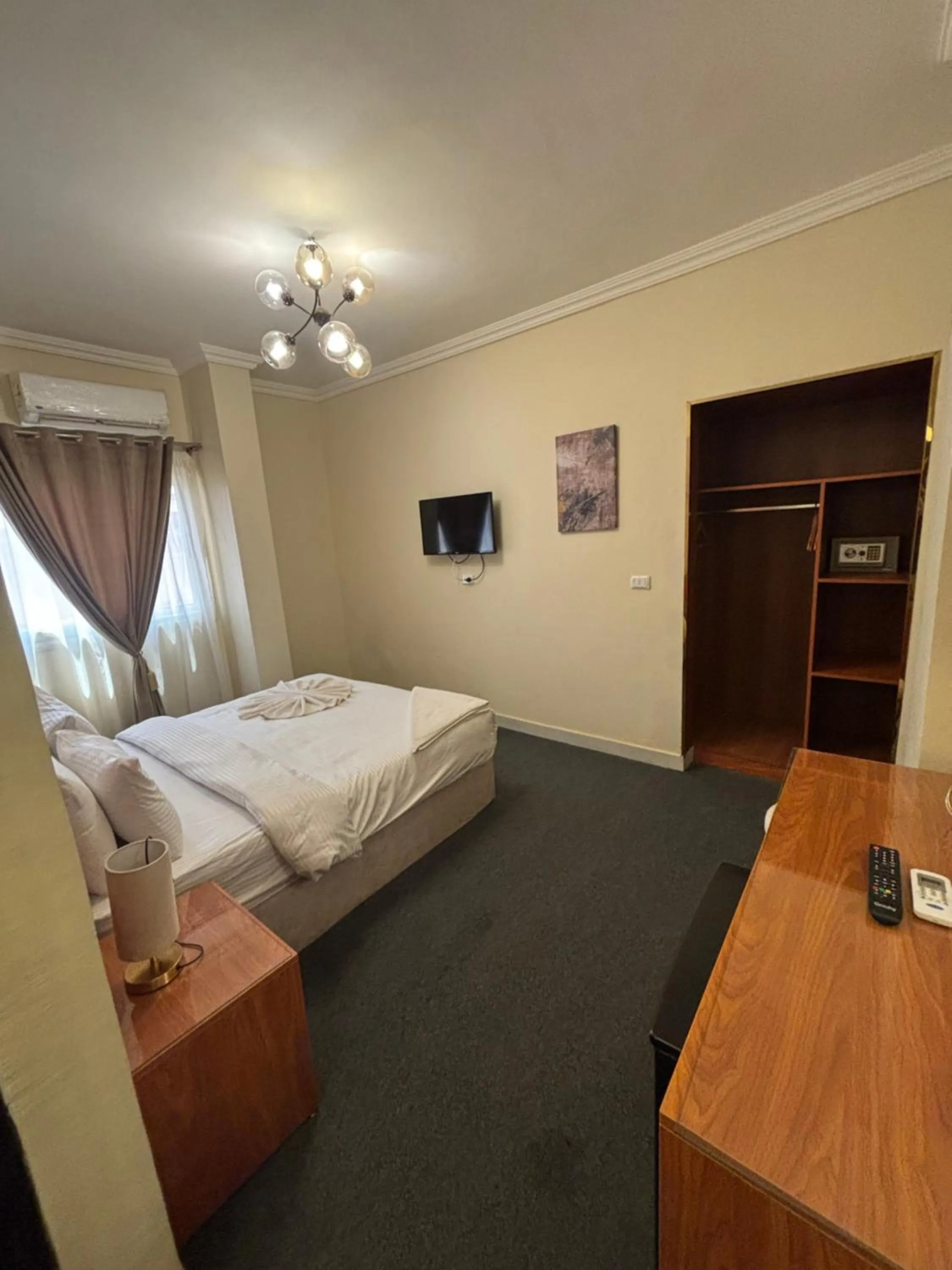 room service, Bed in Solima Pyramids View