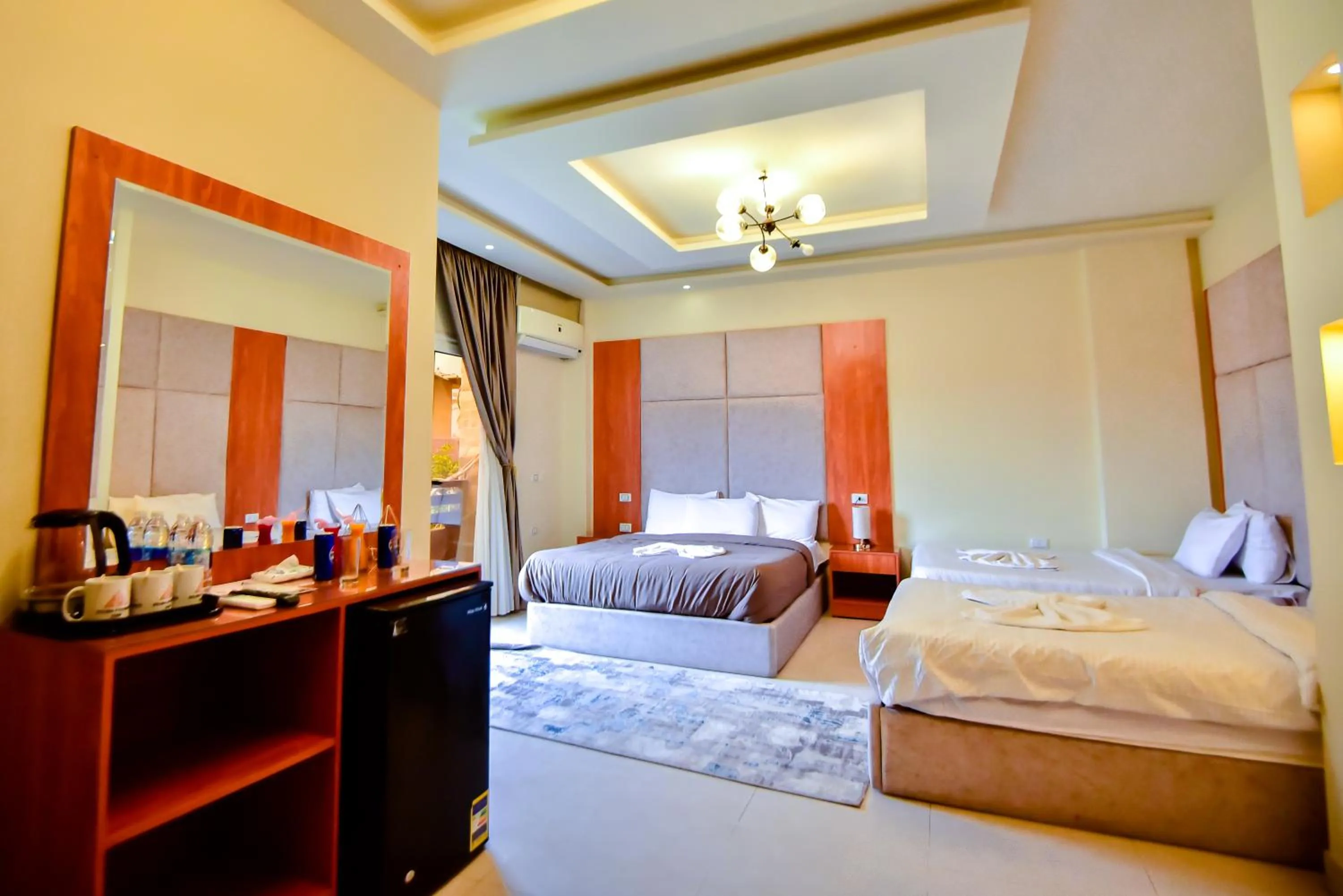 Bed in Solima Pyramids View