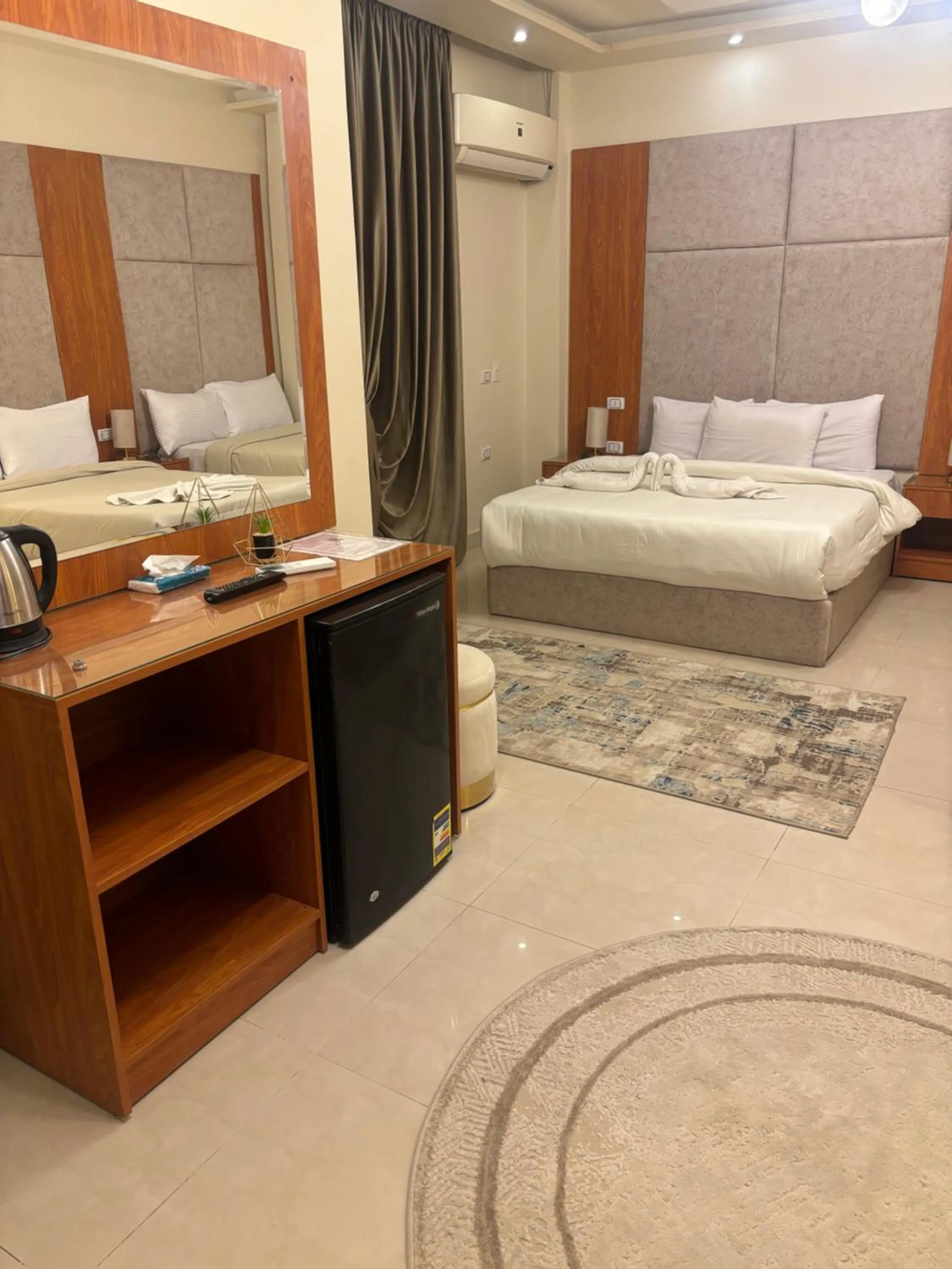 Photo of the whole room, Bed in Solima Pyramids View