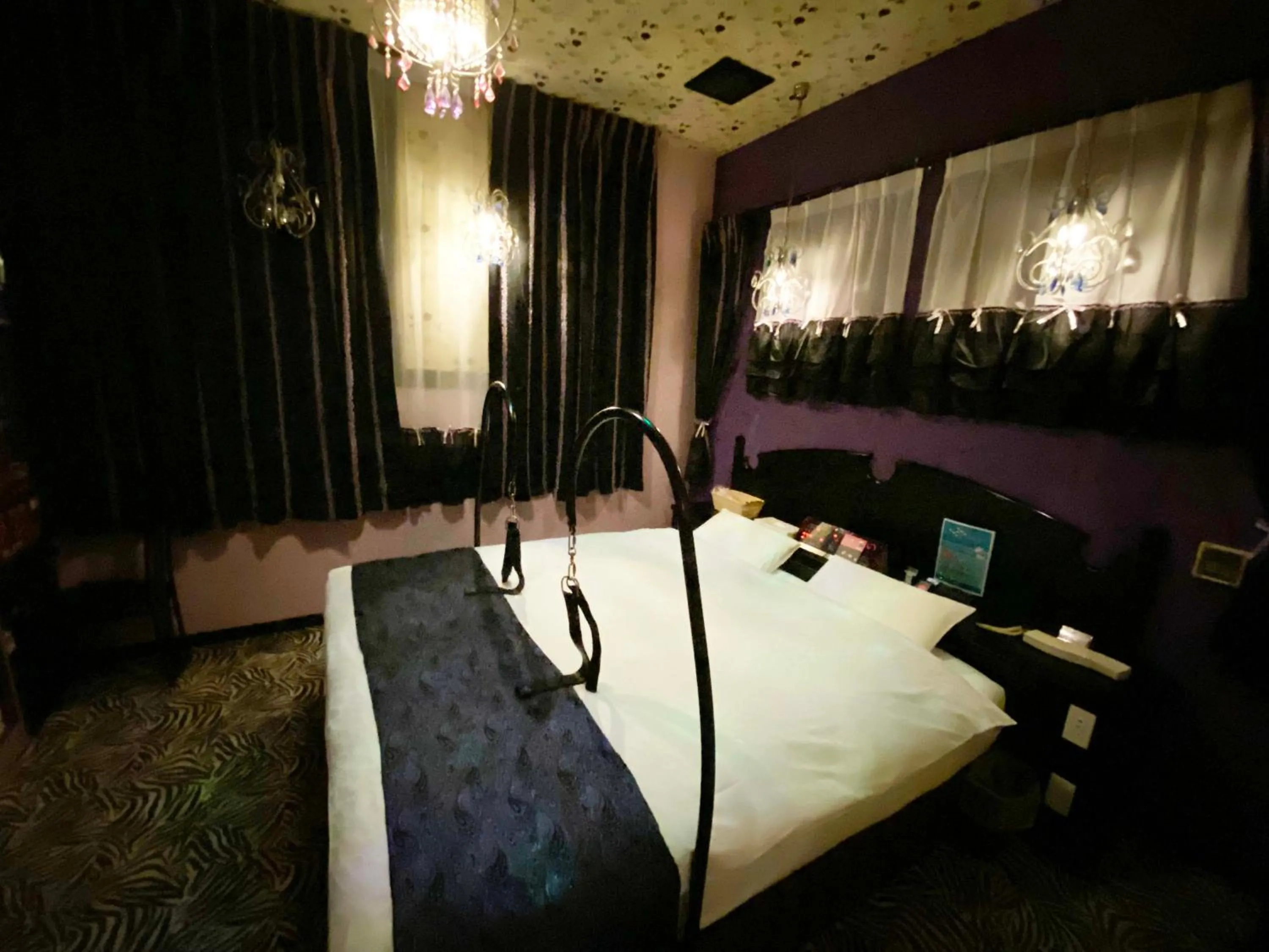 Photo of the whole room, Bed in YOL