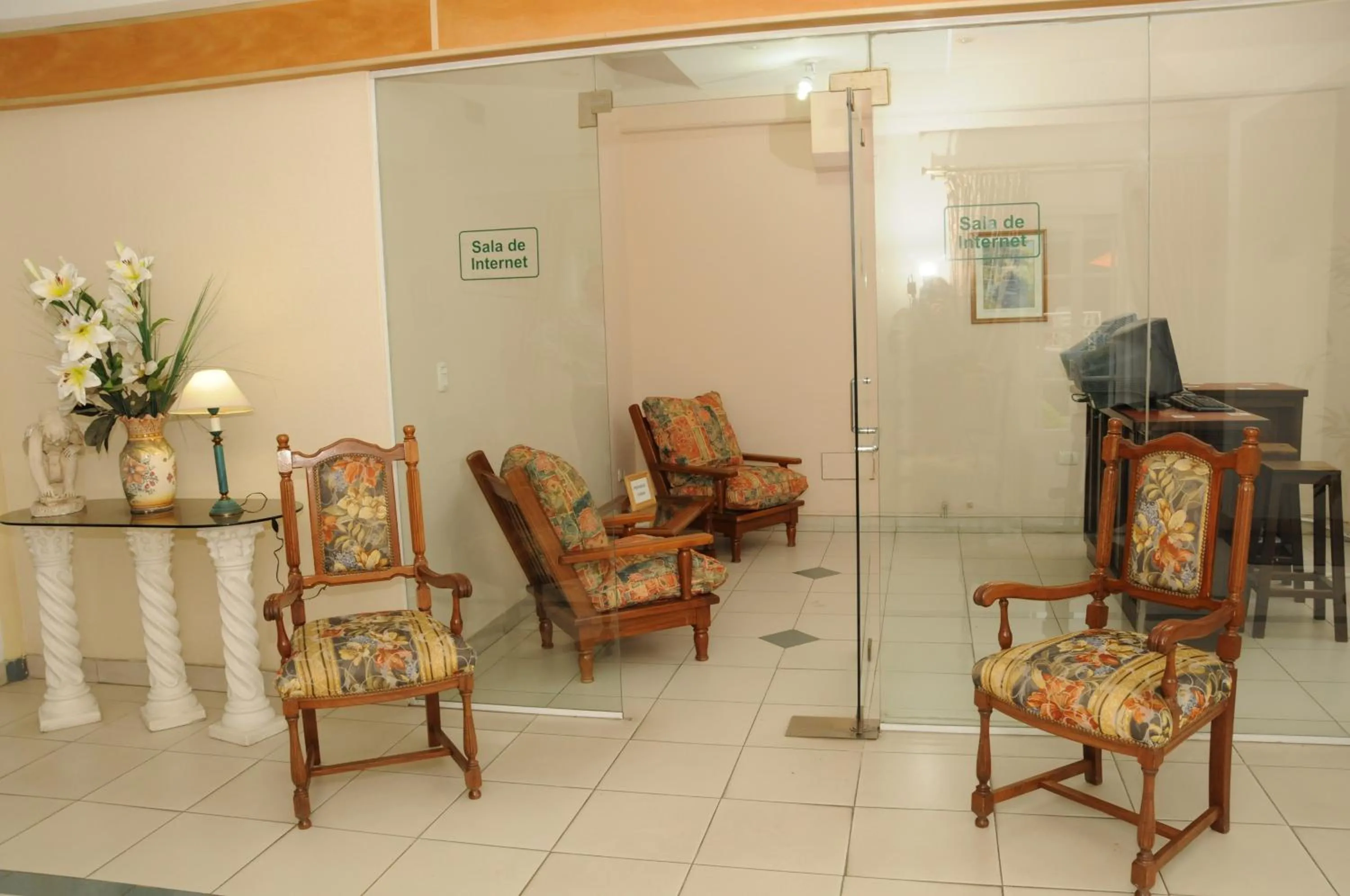Restaurant/places to eat in Hotel Hoxon