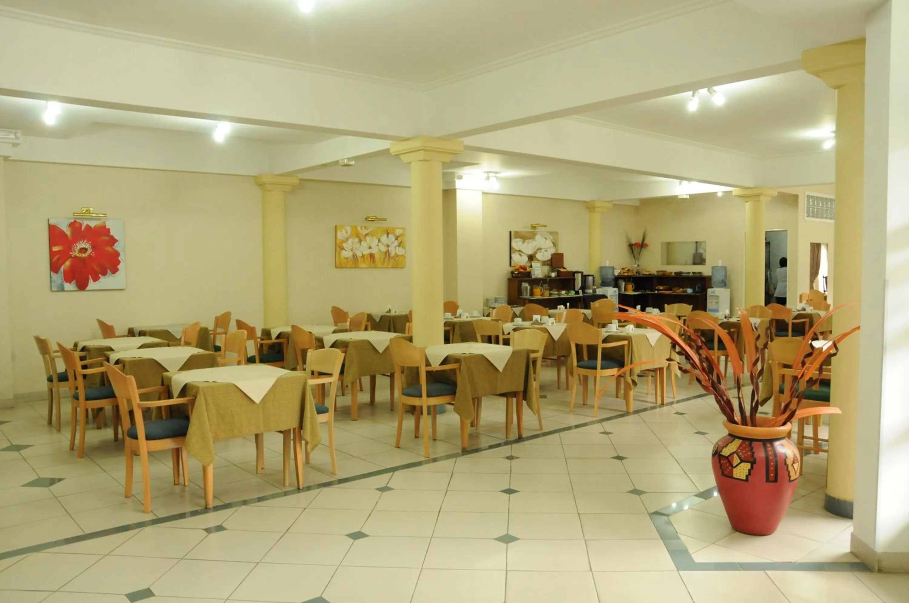 Restaurant/places to eat in Hotel Hoxon