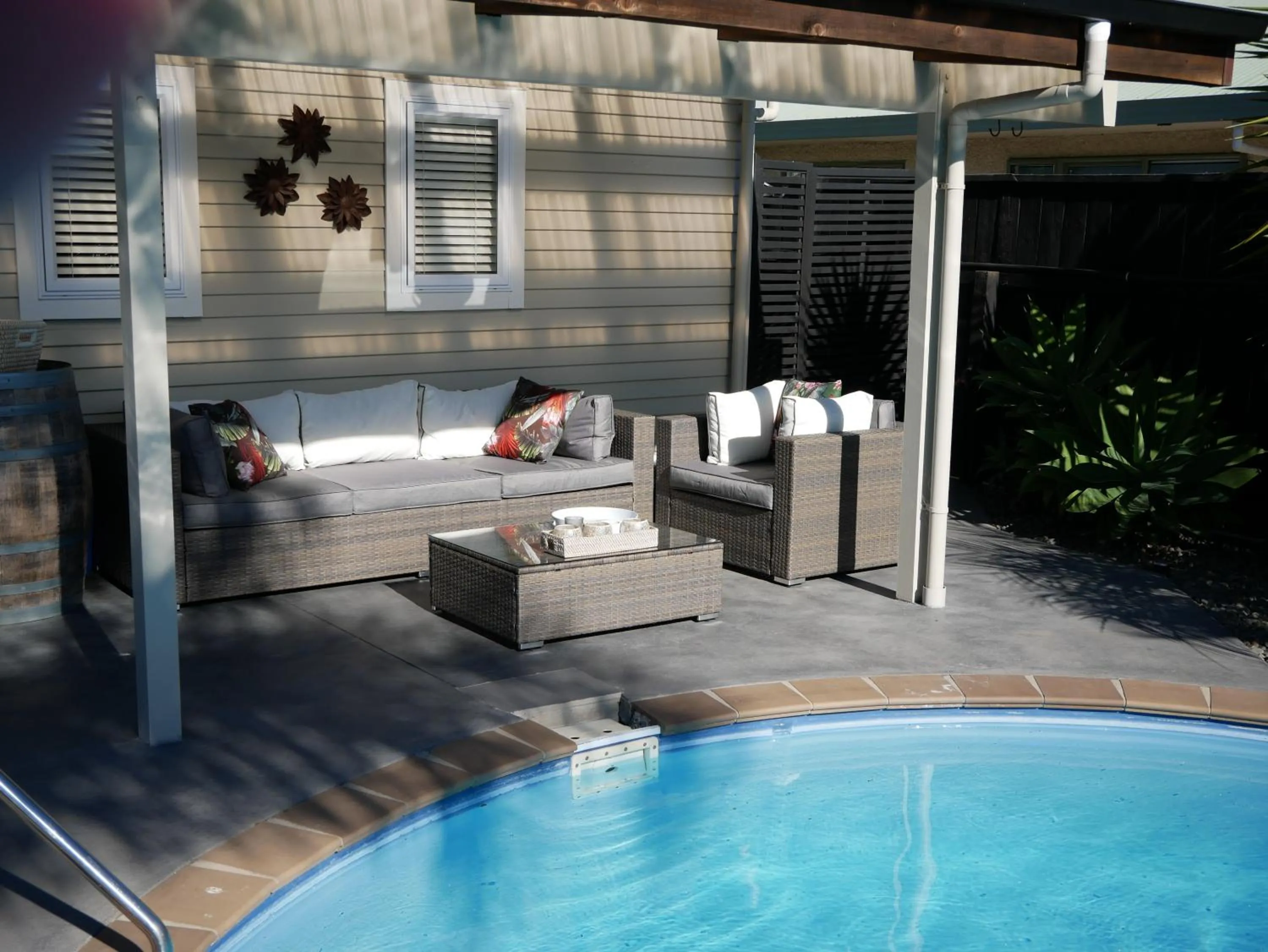 Patio in The Pool House Bed & Breakfast - Near Marine Parade Napier