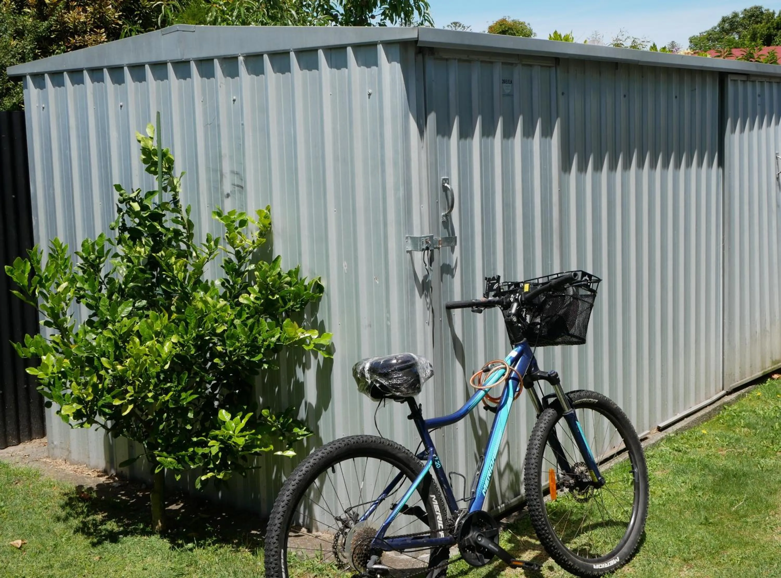 Cycling in The Pool House Bed & Breakfast - Near Marine Parade Napier