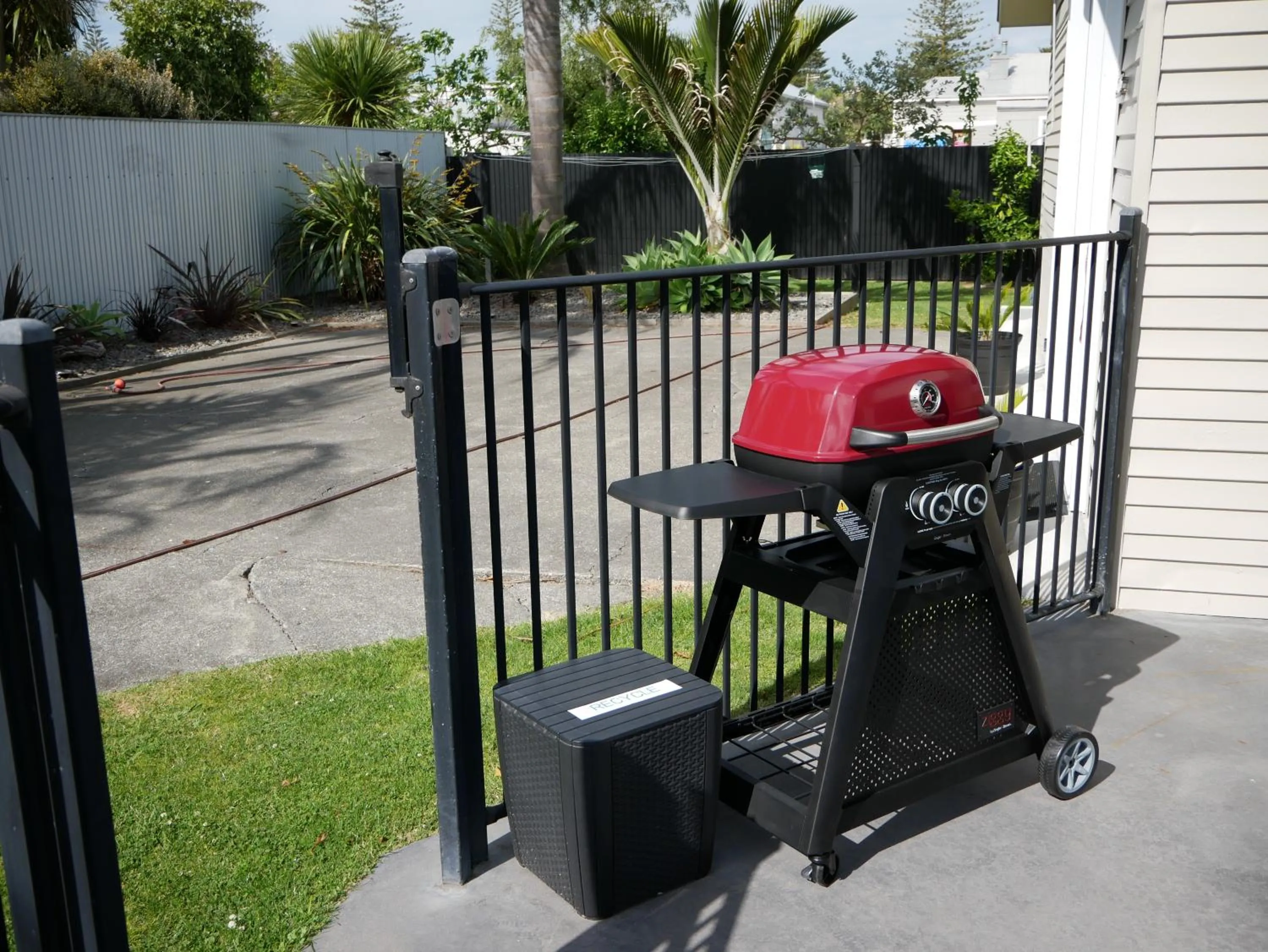 The Pool House Bed & Breakfast - Near Marine Parade Napier