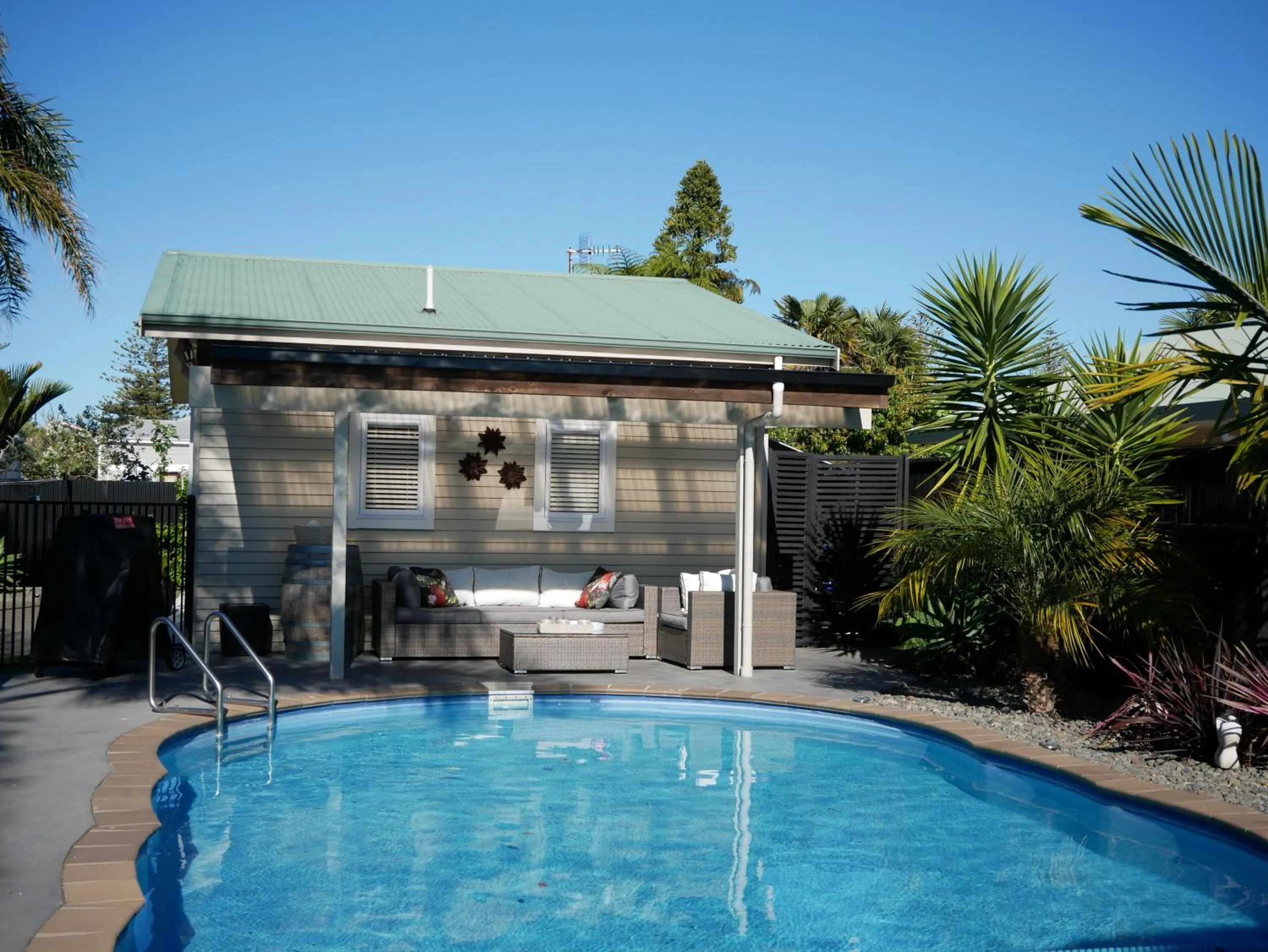 Swimming pool in The Pool House Bed & Breakfast - Near Marine Parade Napier