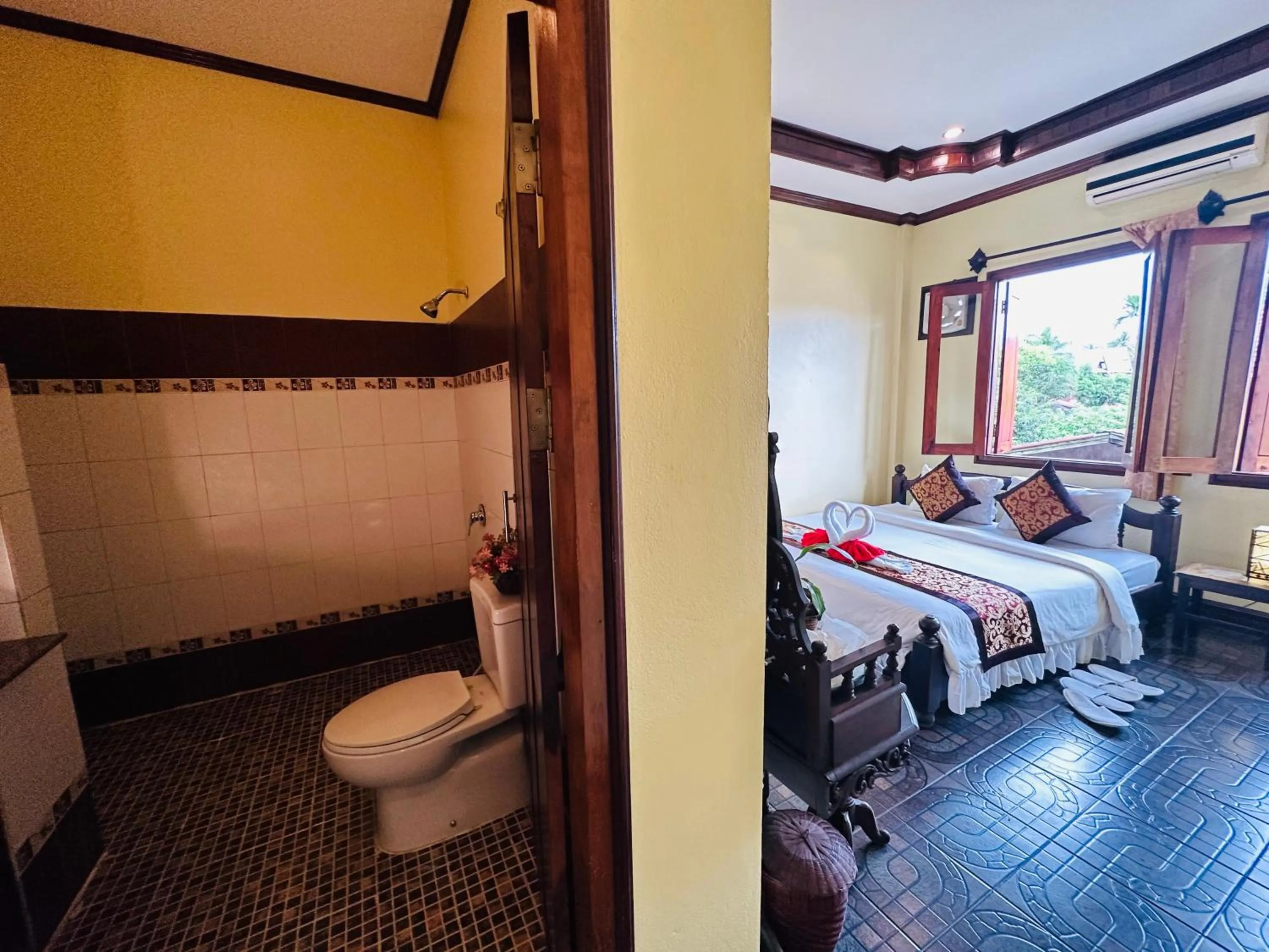 Toilet, Bed in Visoun Luang Prabang Hotel