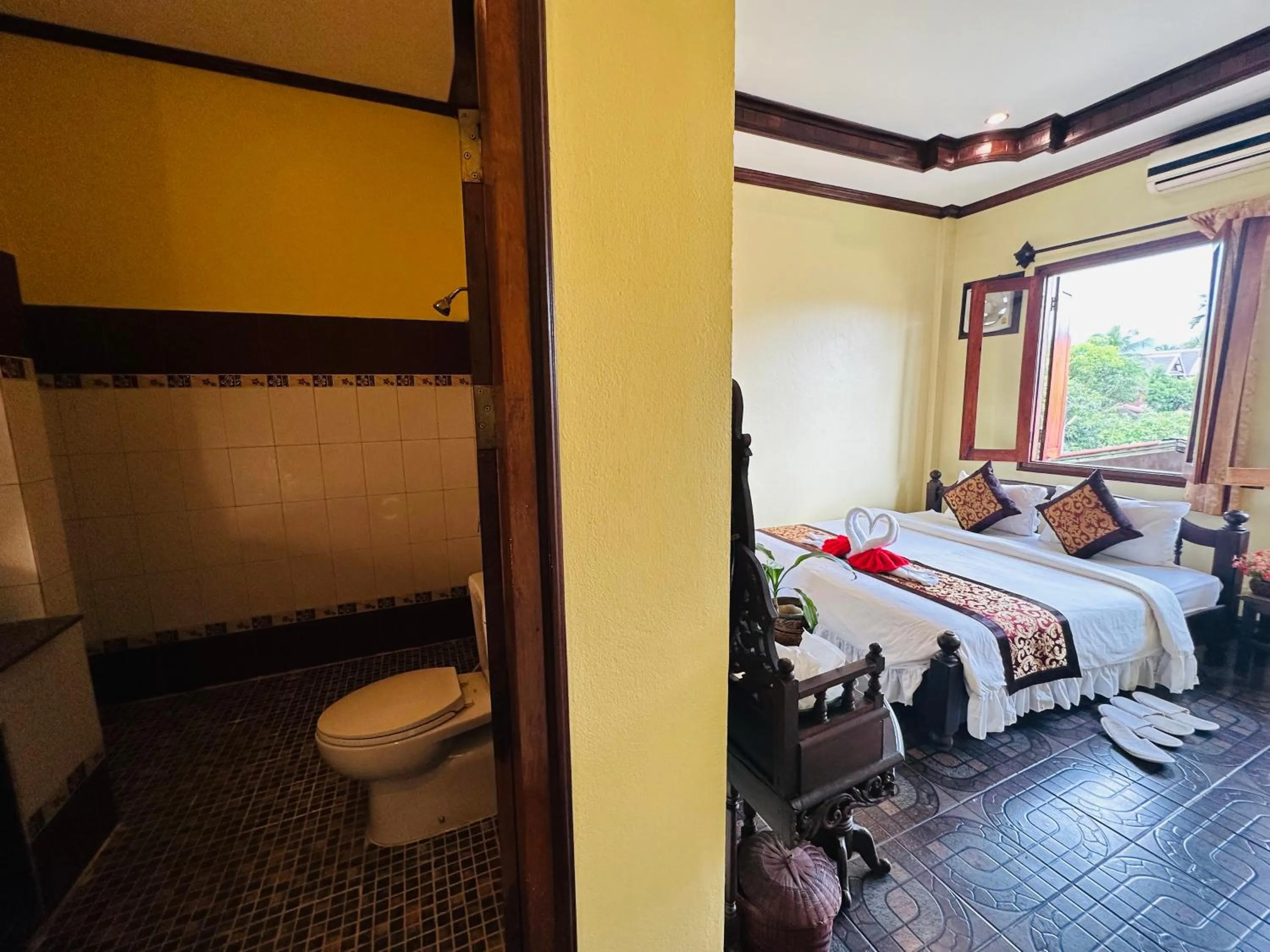 Toilet, Bed in Visoun Luang Prabang Hotel