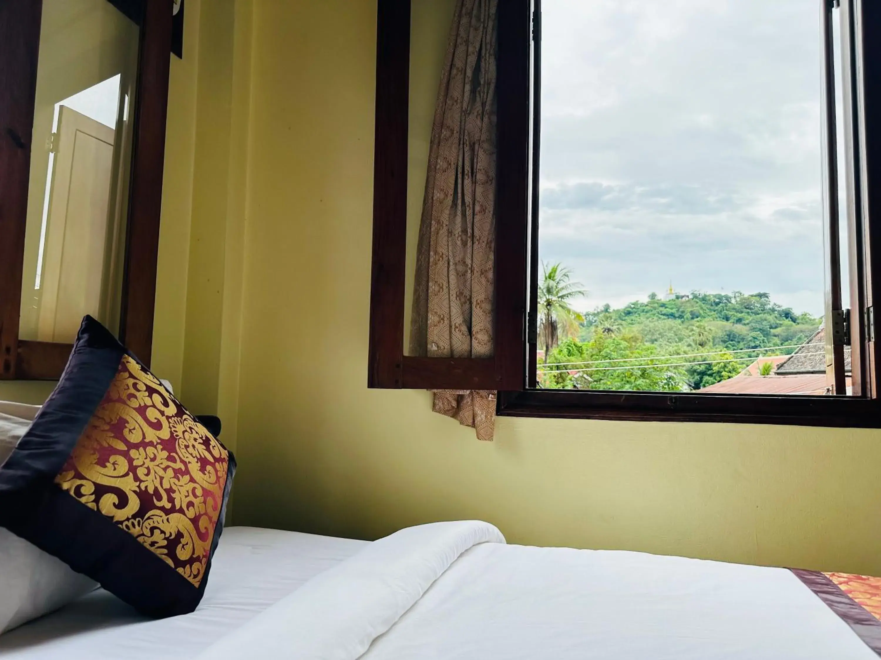 Deluxe Twin Room in Visoun Luang Prabang Hotel Deluxe Twin Room in Visoun Luang Prabang Hotel