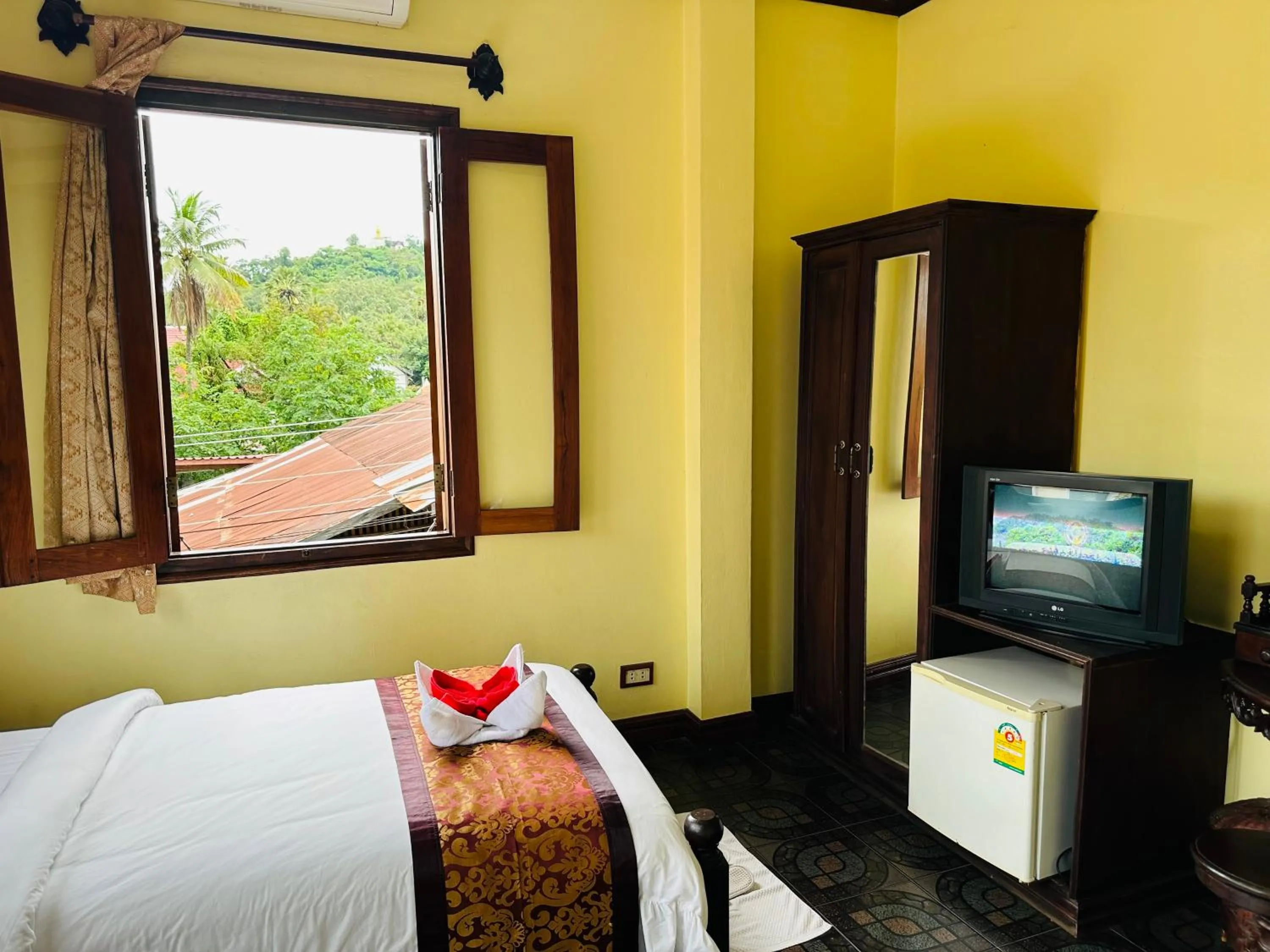 Communal lounge/ TV room, Bed in Visoun Luang Prabang Hotel