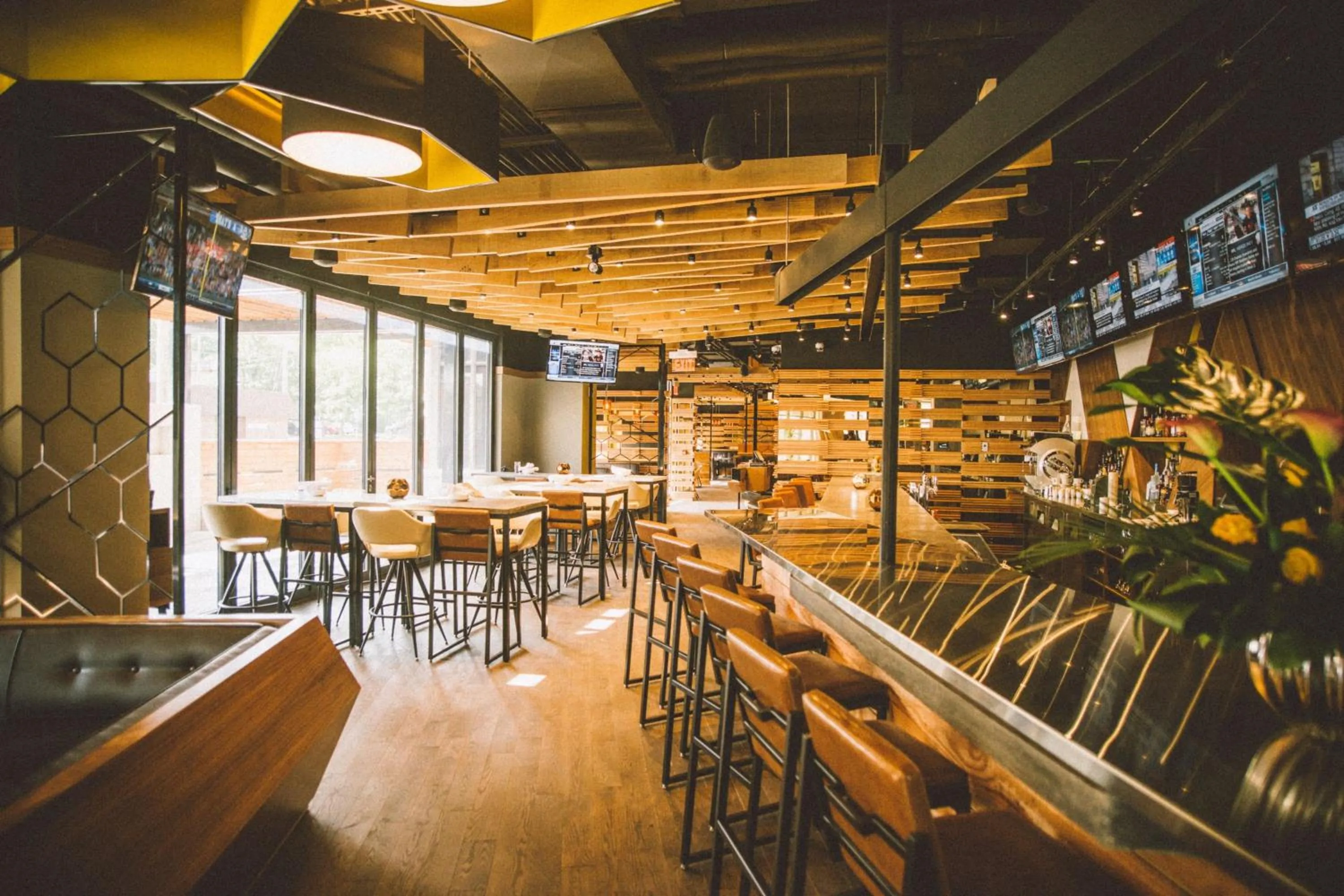 Lounge or bar in Delta Hotels by Marriott Waterloo