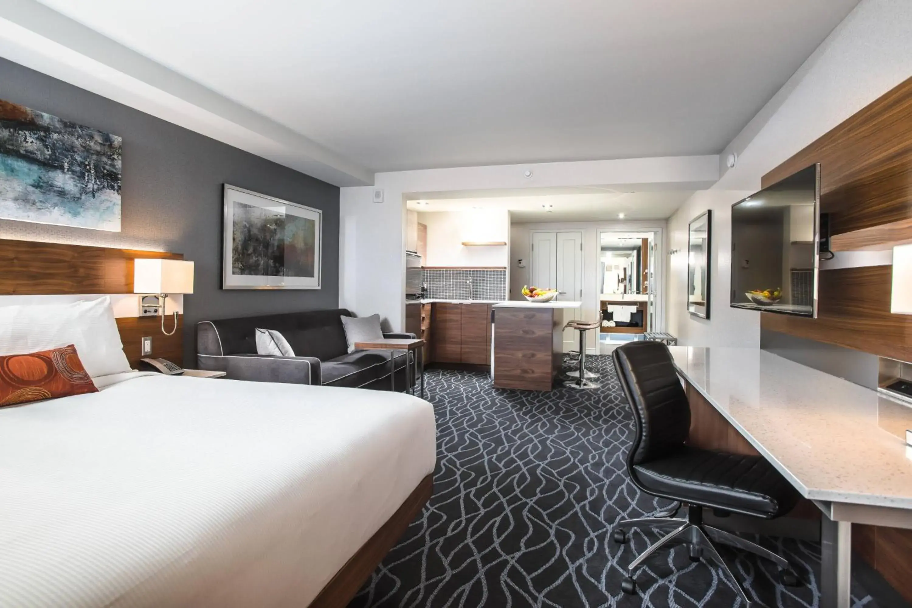 Deluxe Studio, 1 King, Sofa bed in Delta Hotels by Marriott Waterloo Deluxe Studio, 1 King, Sofa bed in Delta Hotels by Marriott Waterloo