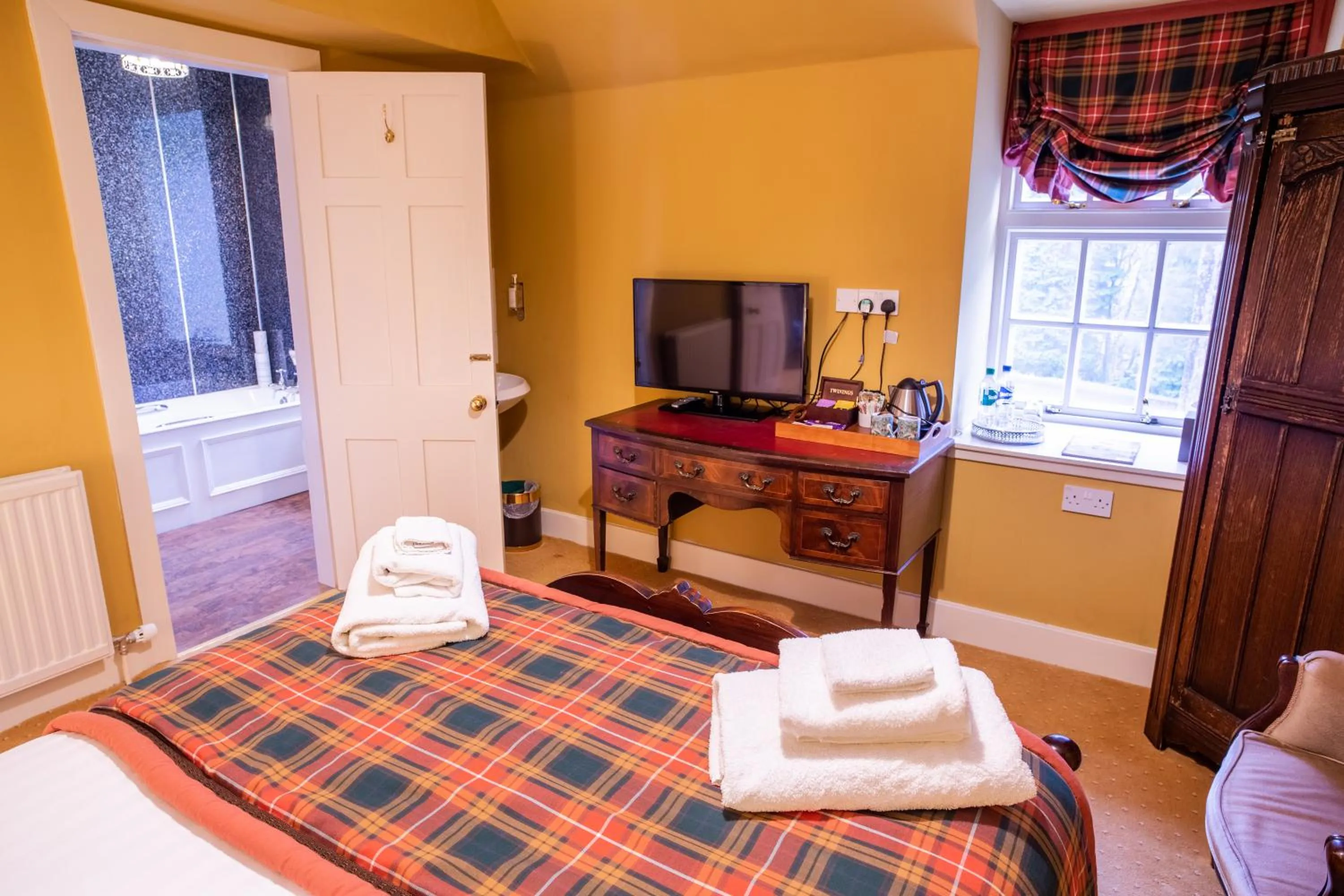 Photo of the whole room, Bed in Dalmunzie Castle Hotel